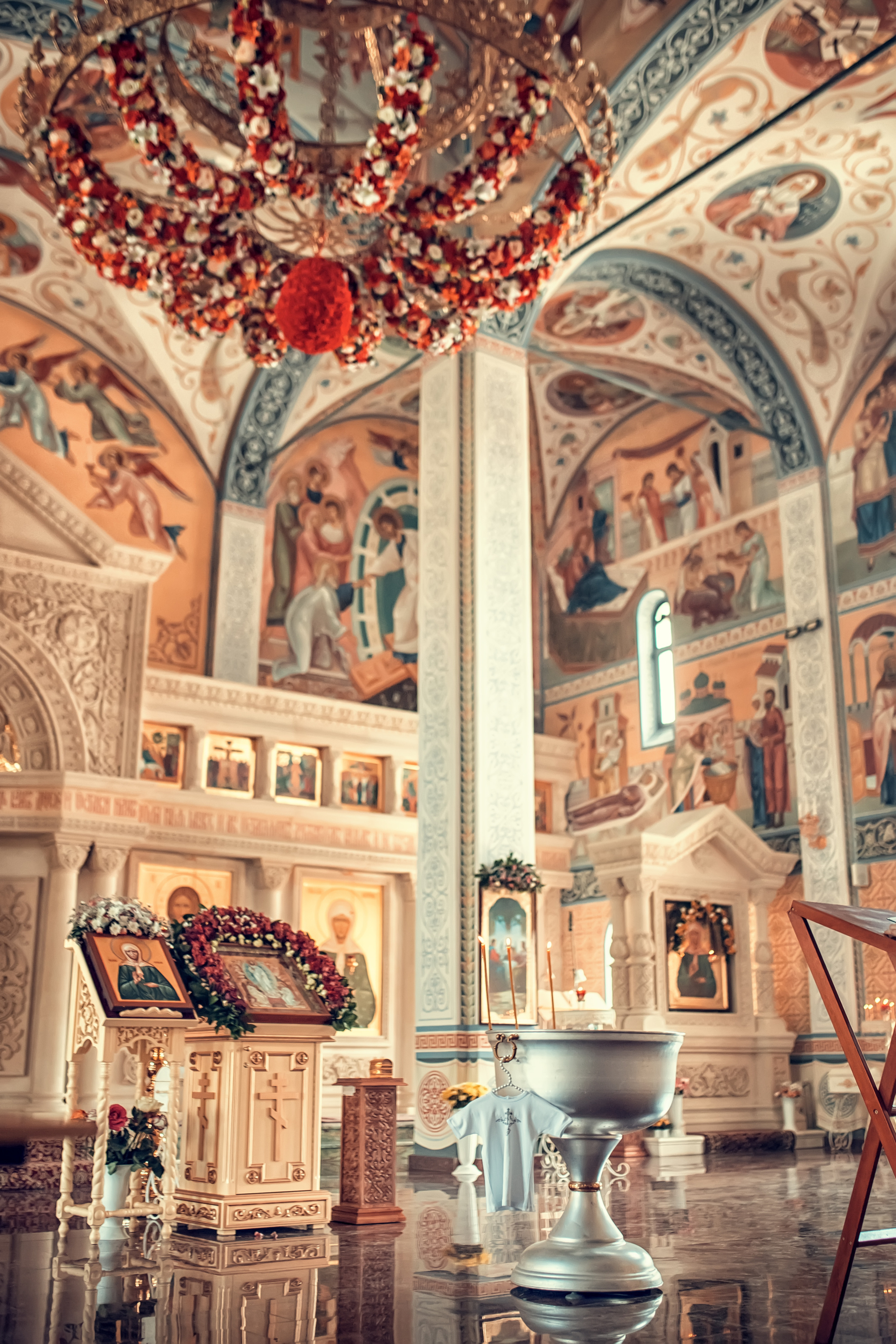 Таинство Крещения младенца Тимофея в храме Мартоны Московской в ЖК Цветы. Екатерина Крапивина фотограф церковных Таинств в Нижний Новгороде