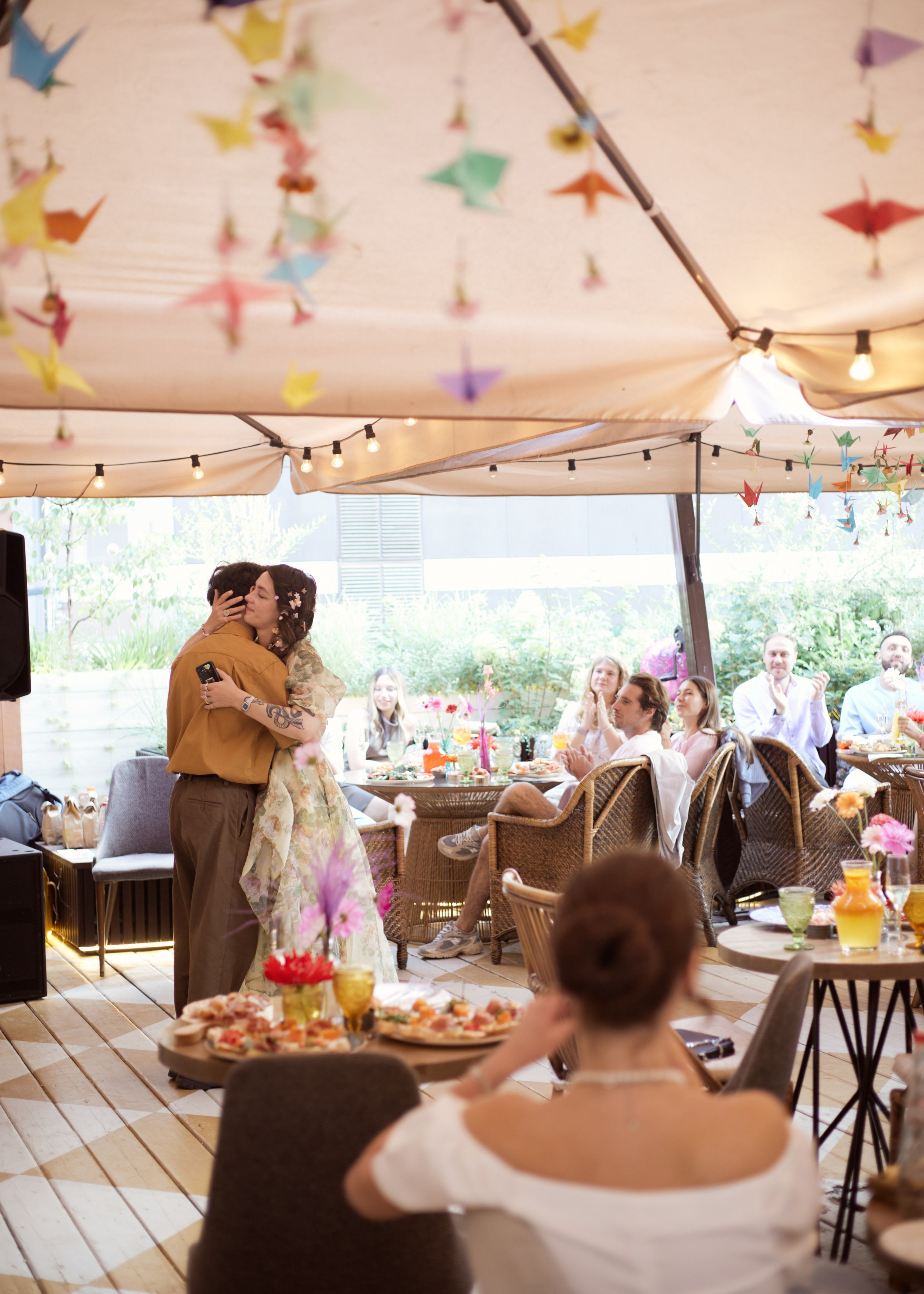 Бумажные украшения и блестки* Костя & Наташа. Фотограф Чугунов Александр