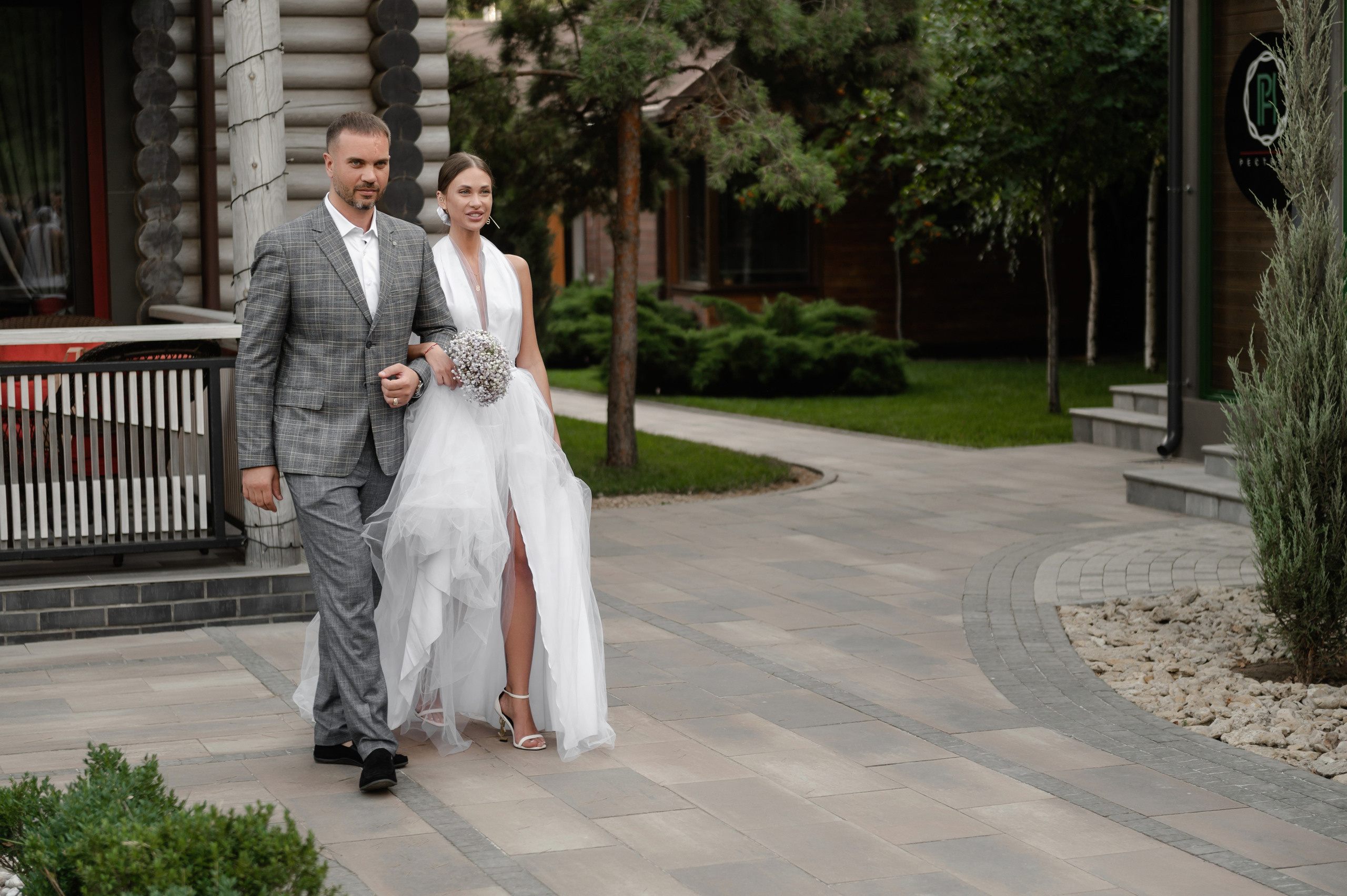 Свадебная фотосессия в Ростове комплекс ПарХаус. Свадебный фотограф в Ростове Максимов Максим