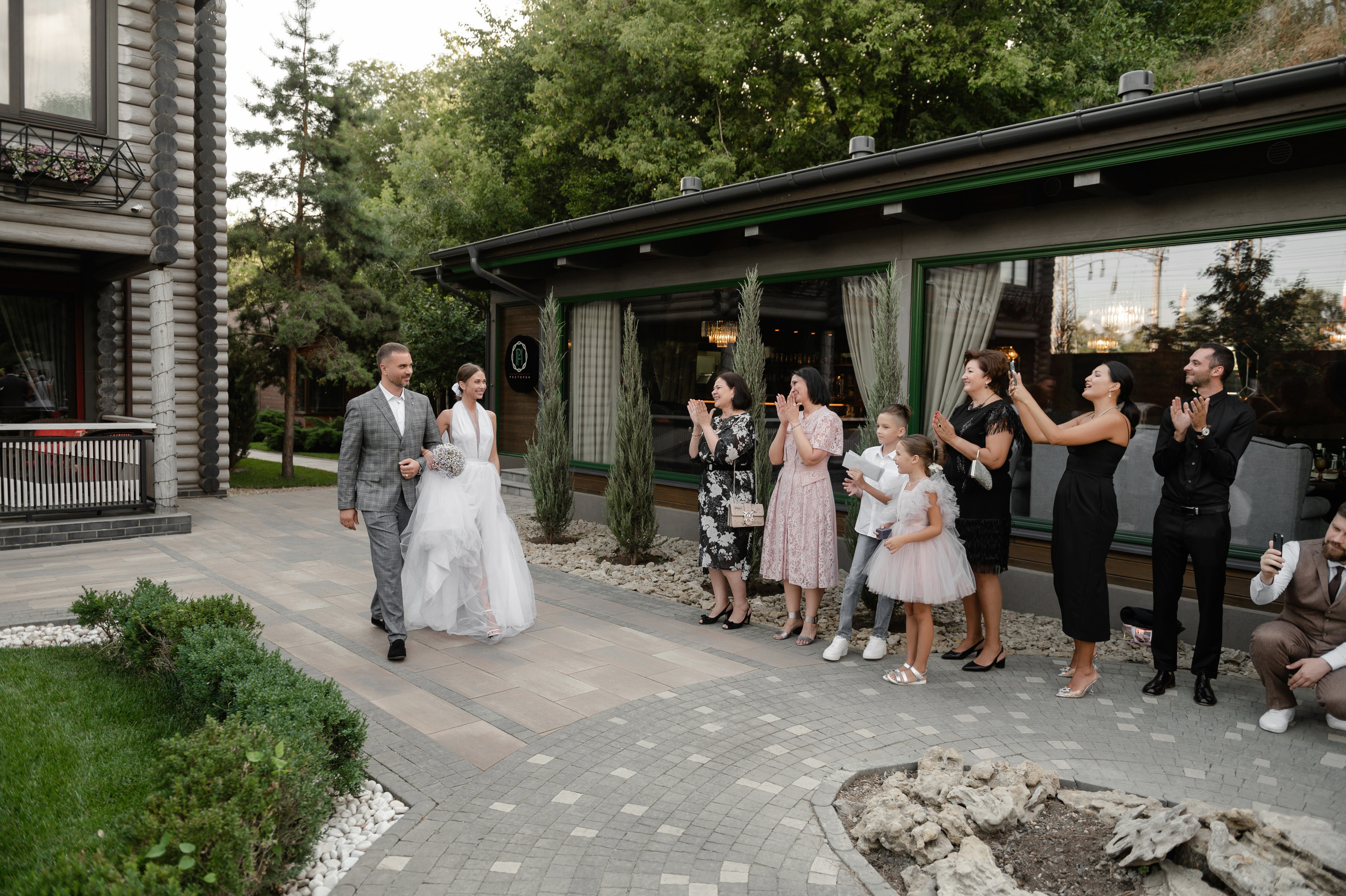 Свадебная фотосессия в Ростове комплекс ПарХаус. Свадебный фотограф в Ростове Максимов Максим