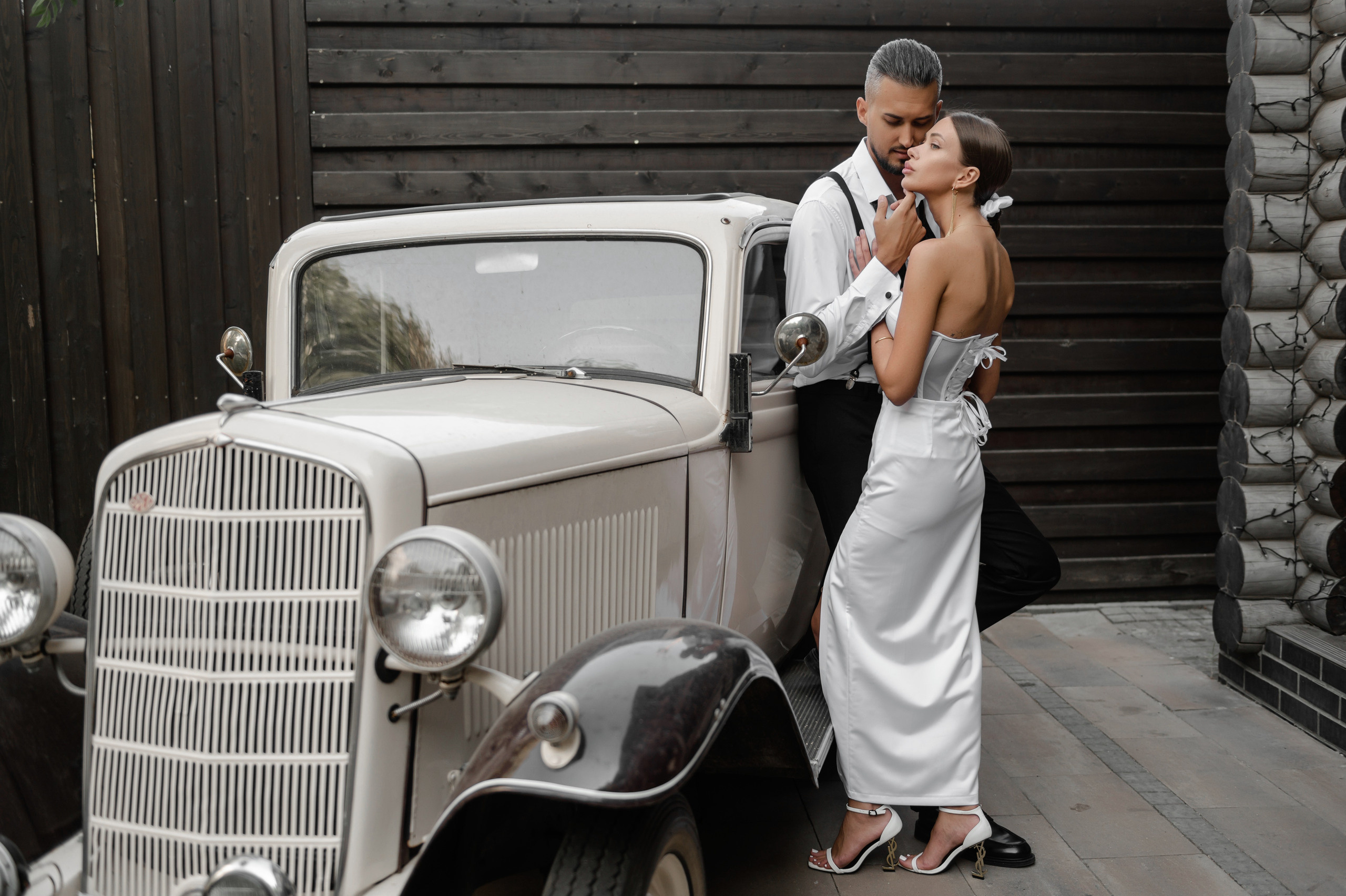 Фотосессия с ретро авто в Ростове