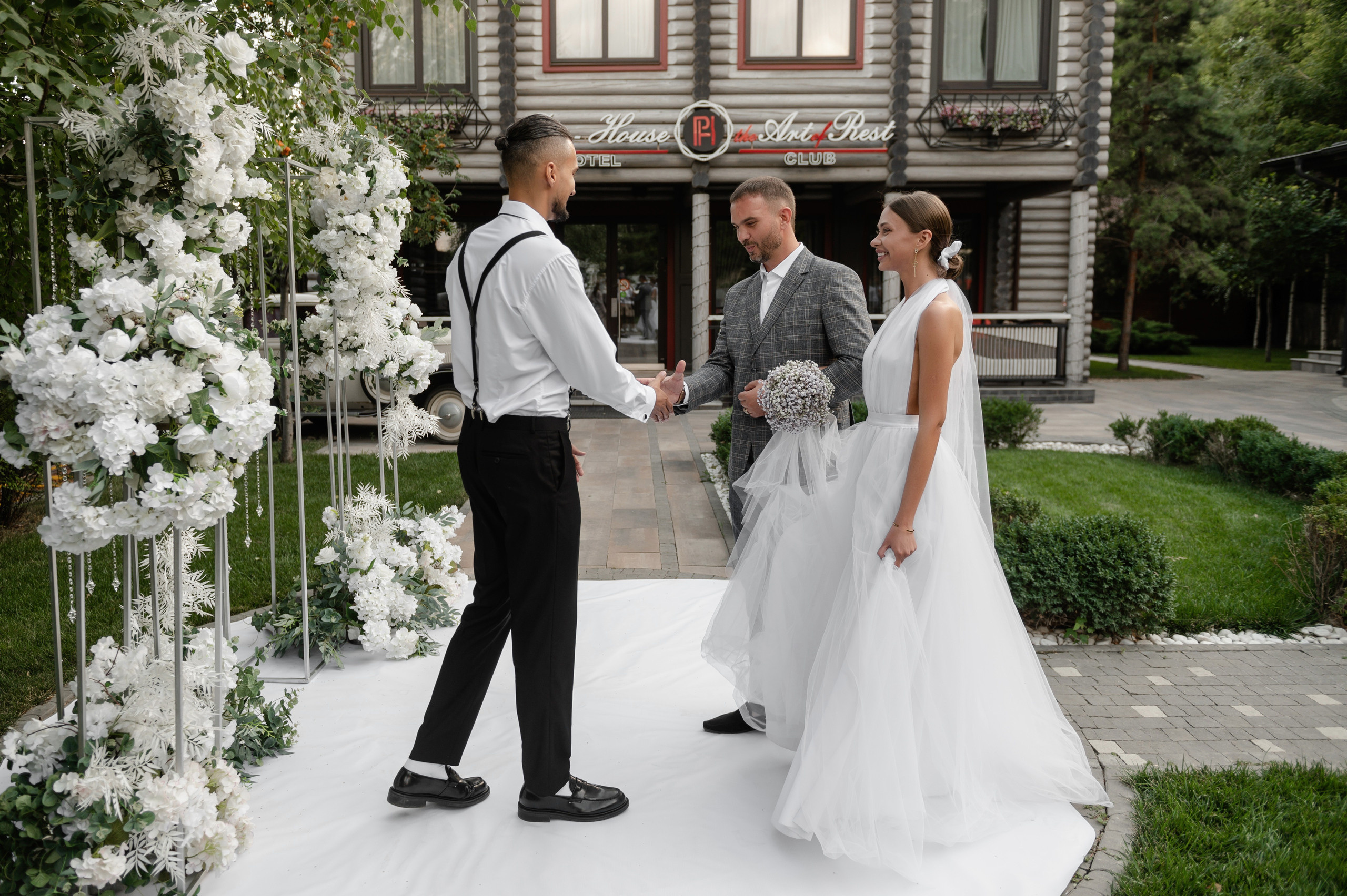 Свадебная фотосессия в Ростове комплекс ПарХаус. Свадебный фотограф в Ростове Максимов Максим