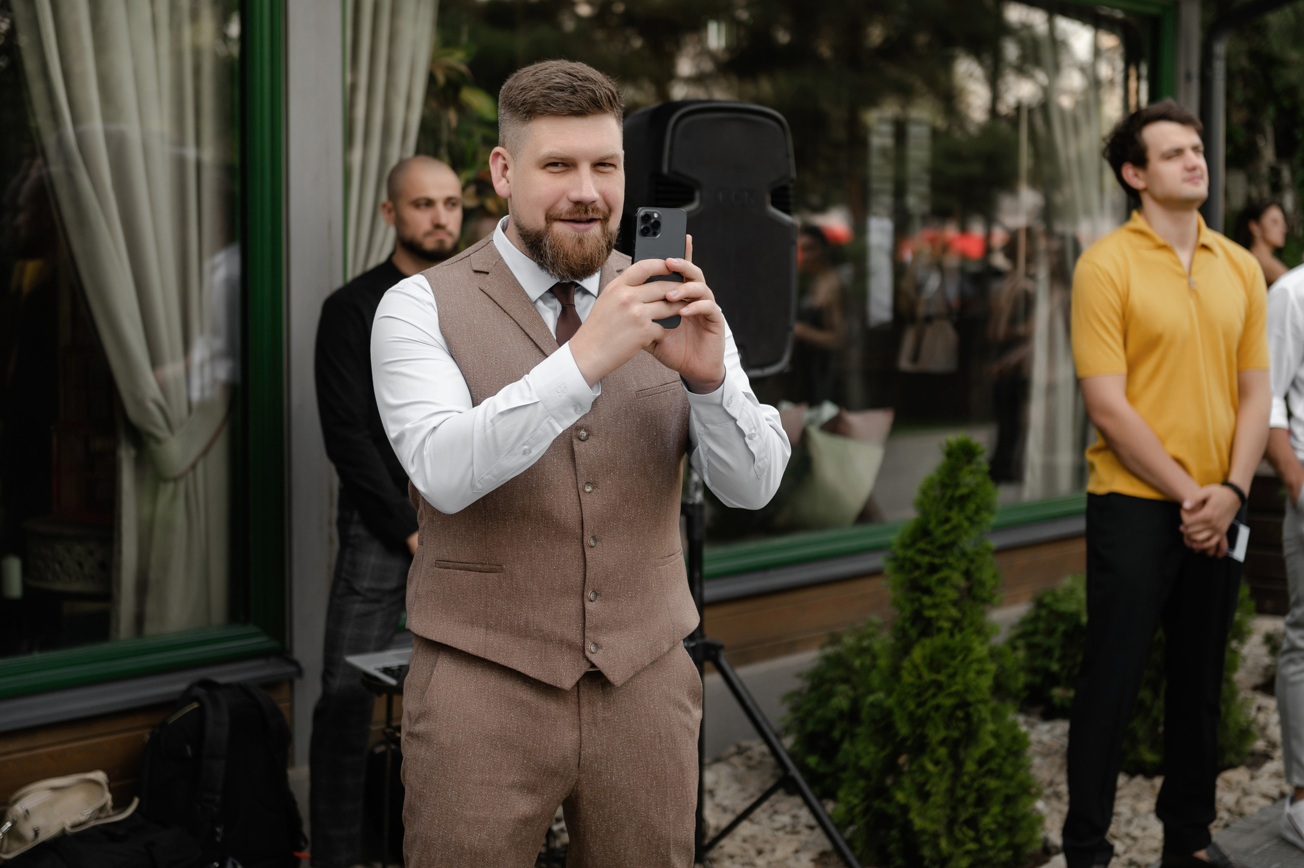 Свадебная фотосессия в Ростове комплекс ПарХаус. Свадебный фотограф в Ростове Максимов Максим