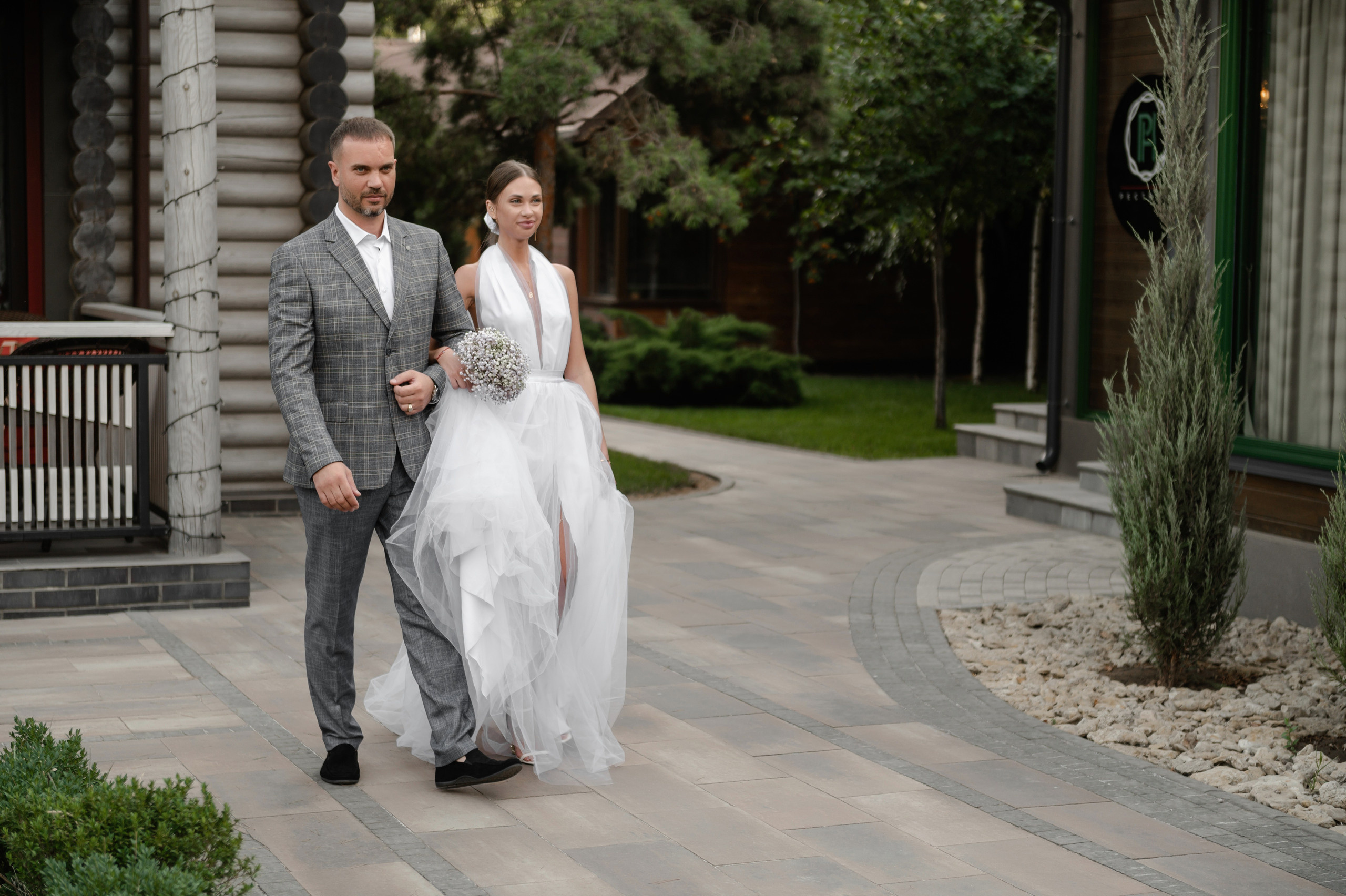 Свадебная фотосессия в Ростове комплекс ПарХаус. Свадебный фотограф в Ростове Максимов Максим