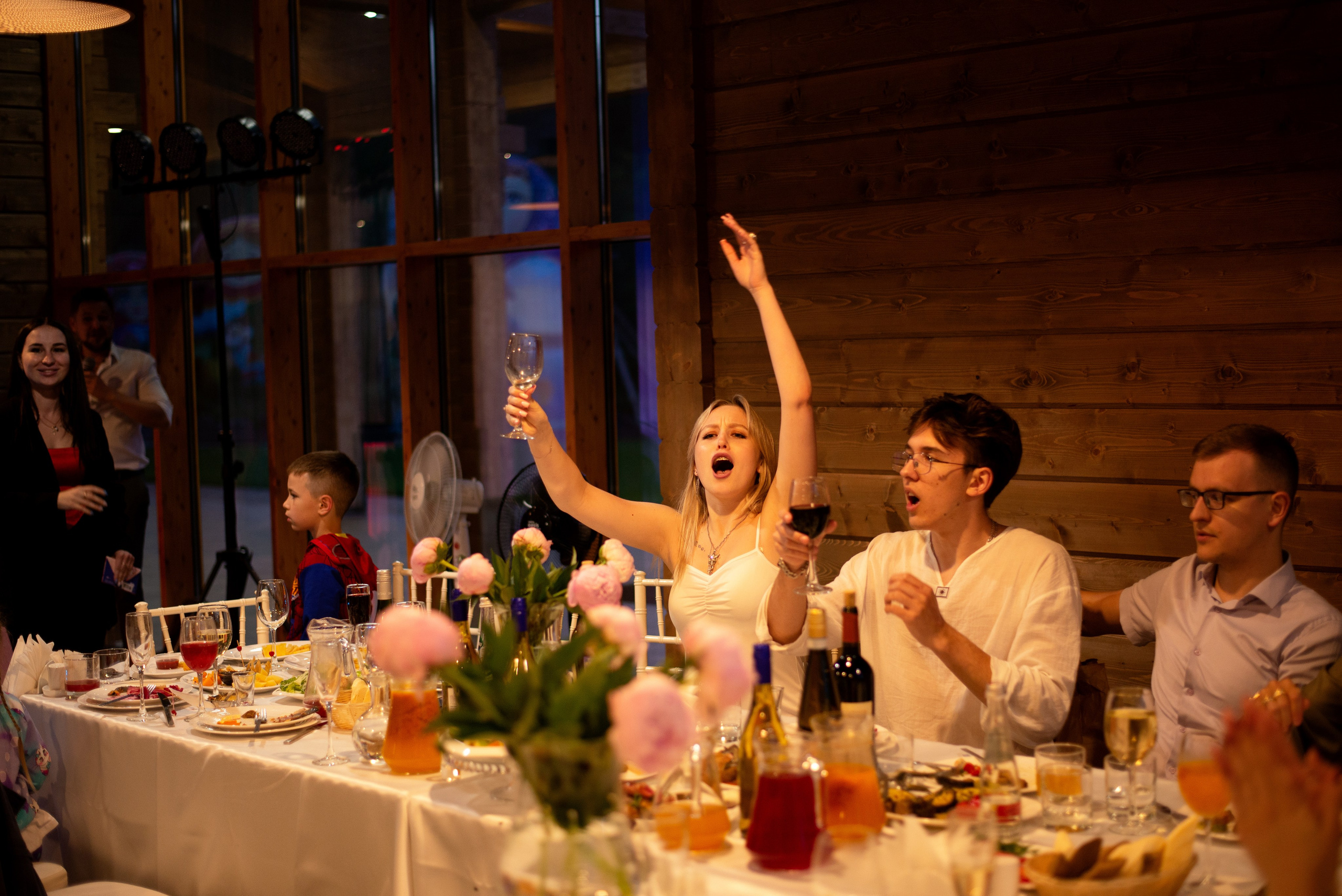 Свадьба и банкеты. Дина — ваш фотограф в Коломне и Москве. Живые портреты, любимые люди, важные события. Всё, что хочется помнить