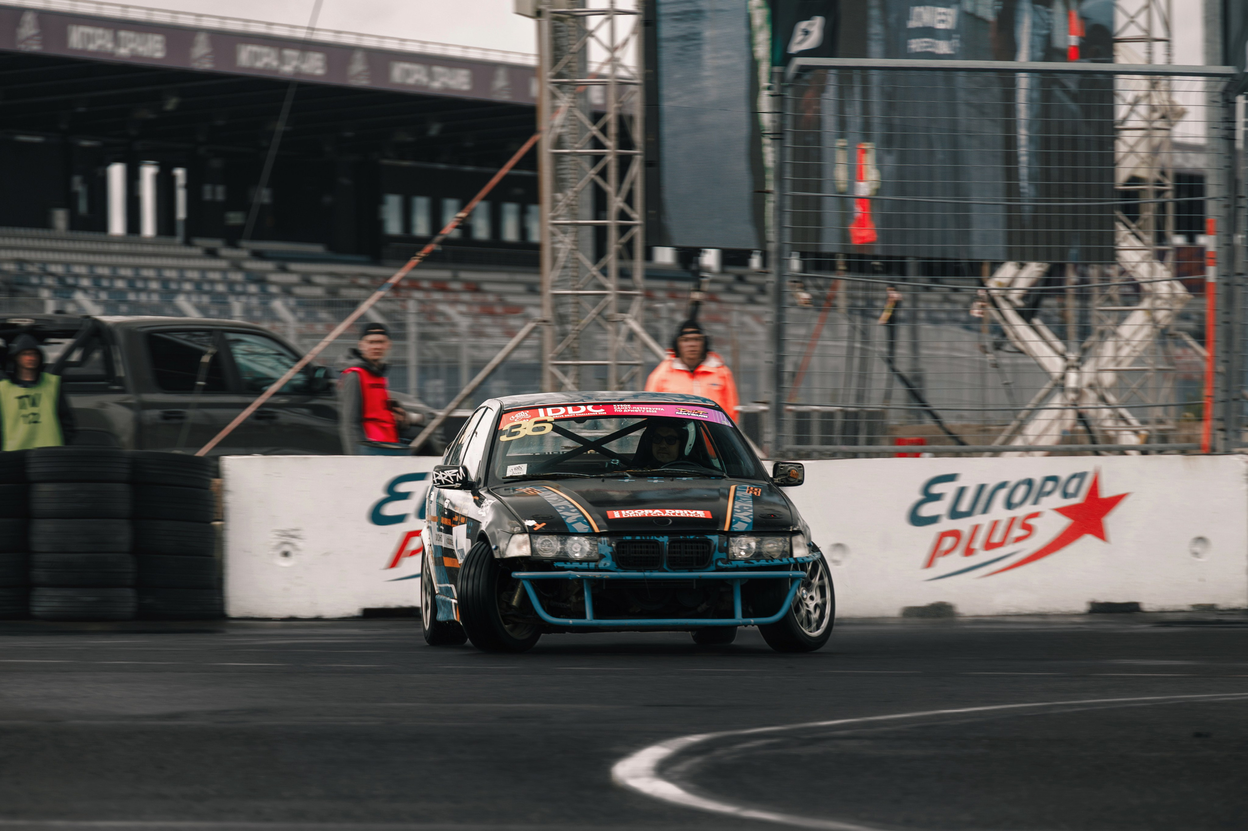 IDDC Этап 2: Бетонный Колизей и блогеры в деле