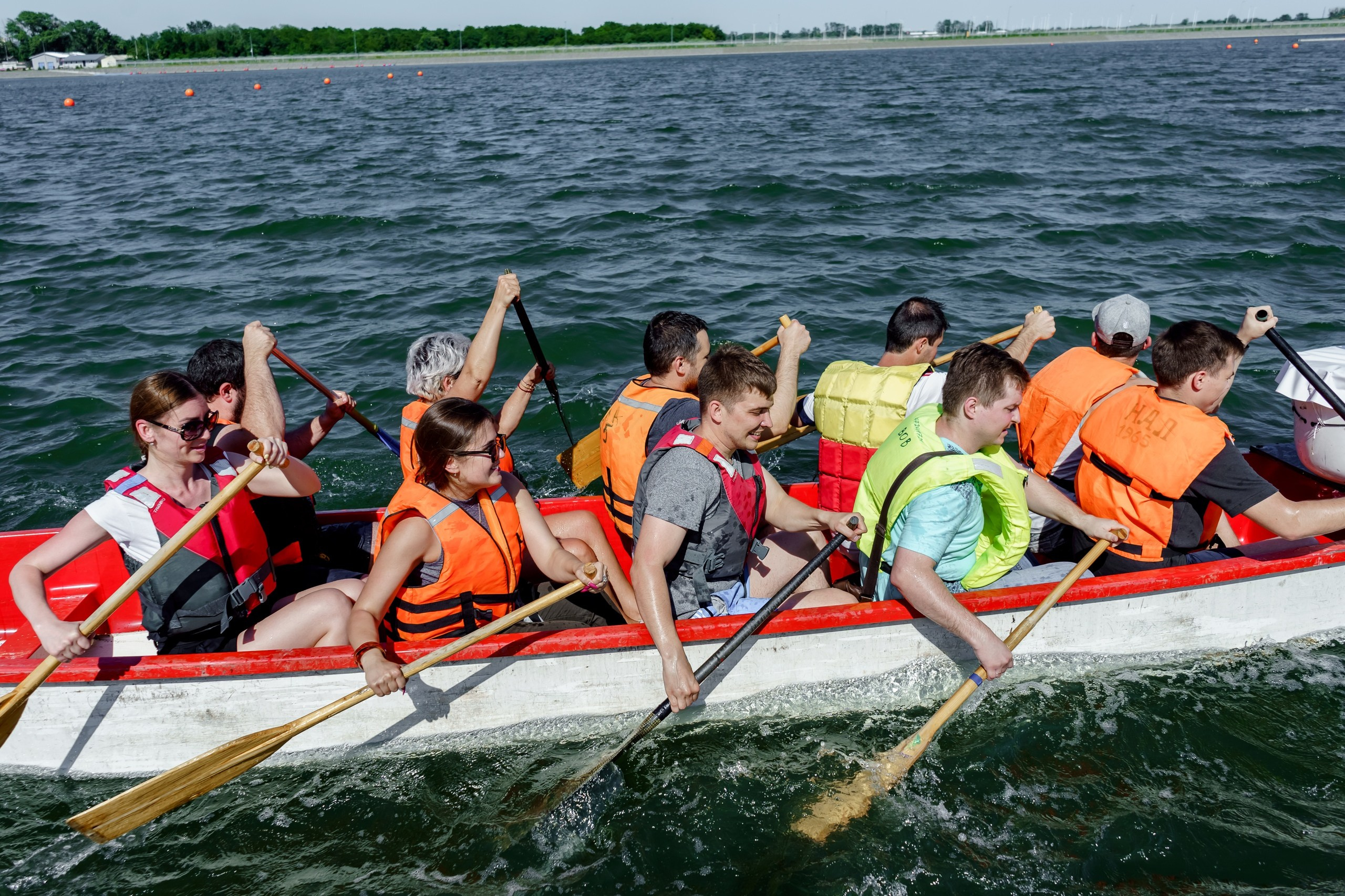 Соревнования на лодках-драконах. Студия событий ДЕЙЗИ. Организация мероприятий. Свадебное агентство в Ростове-на-Дону. Свадебный организатор. Организация свадьбы под ключ