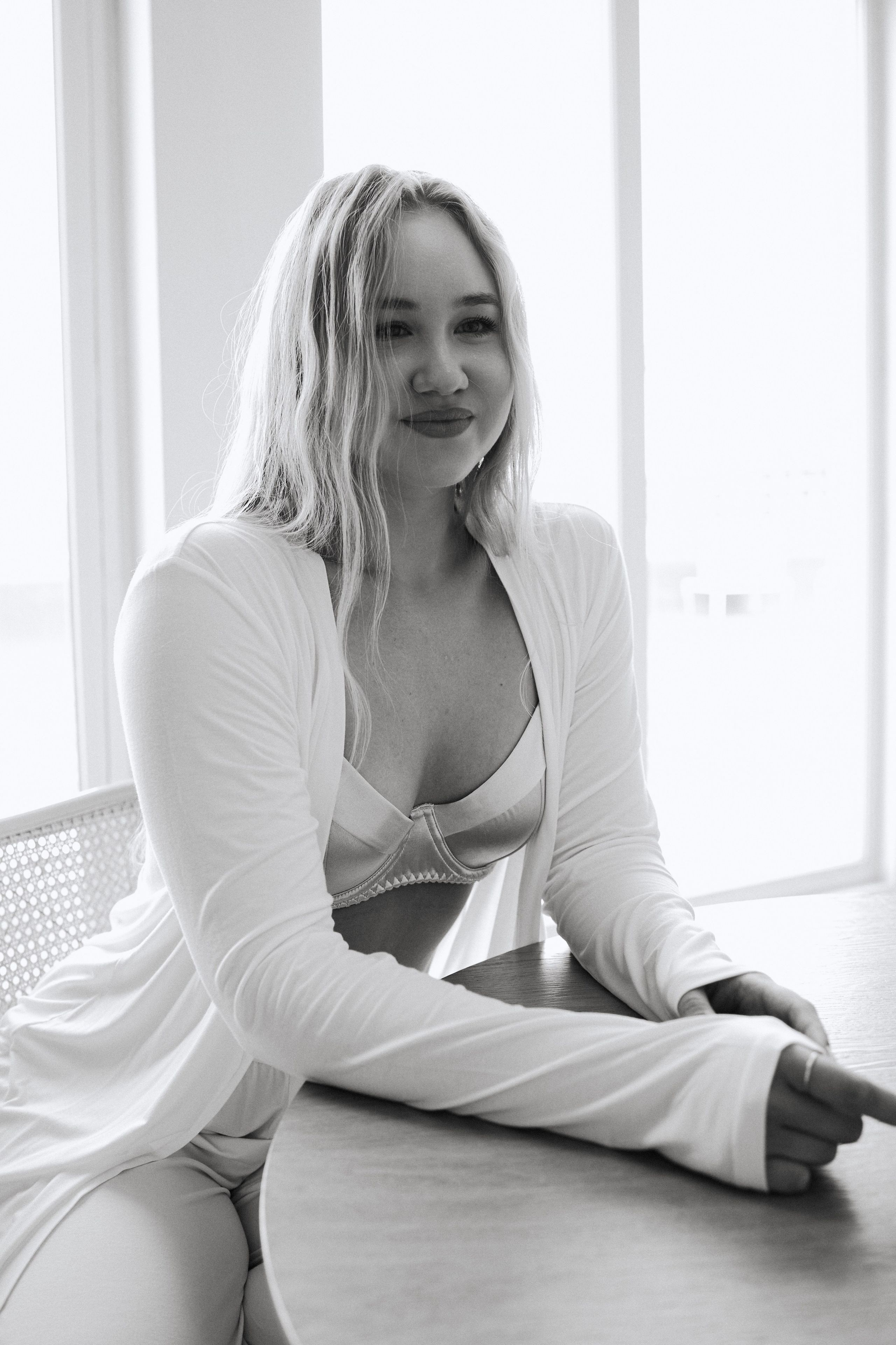 ALENA. Приветствую, я Стефания. Снимаю в Петербурге. Провожу клиентские съёмки в стиле fashion