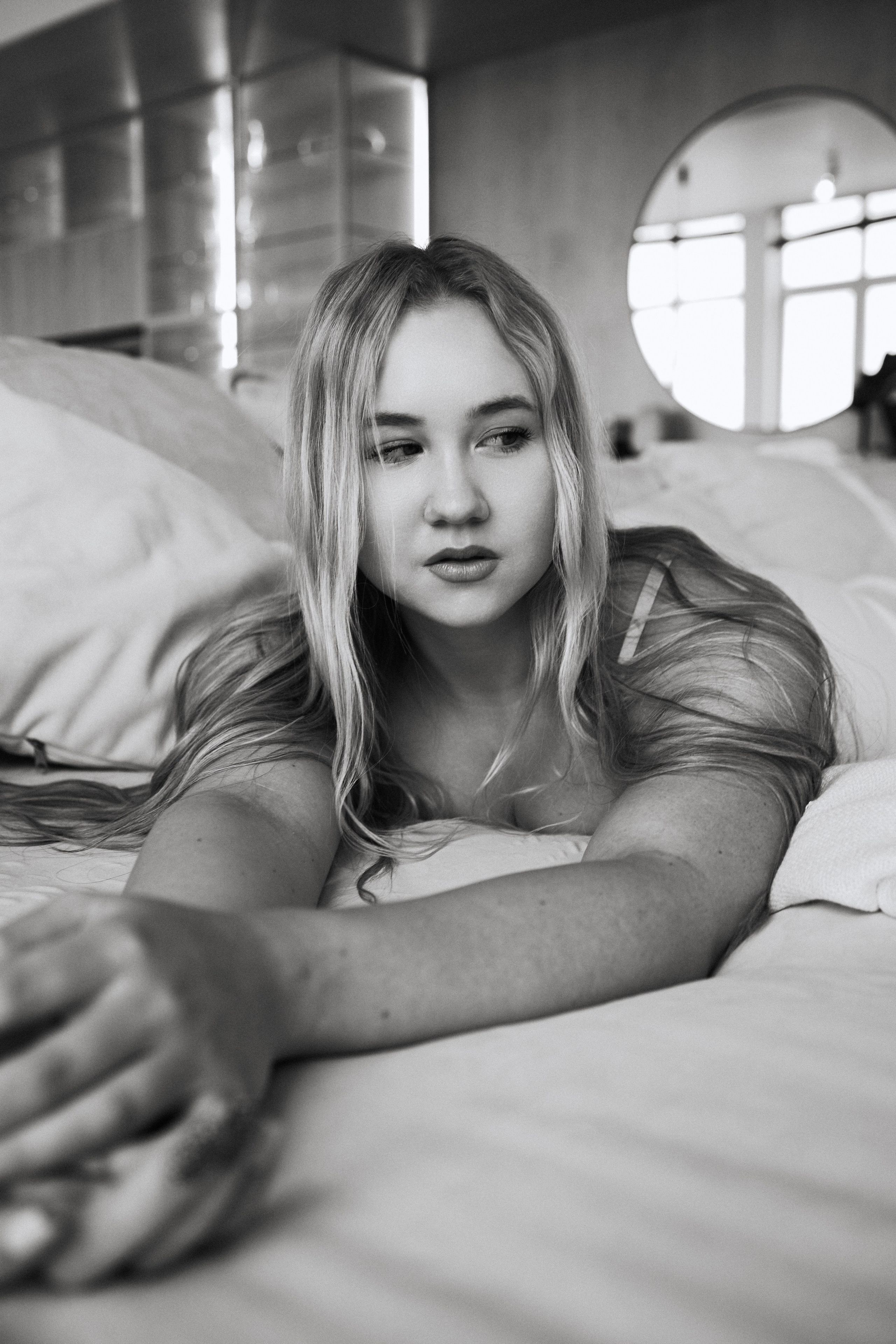 ALENA. Приветствую, я Стефания. Снимаю в Петербурге. Провожу клиентские съёмки в стиле fashion