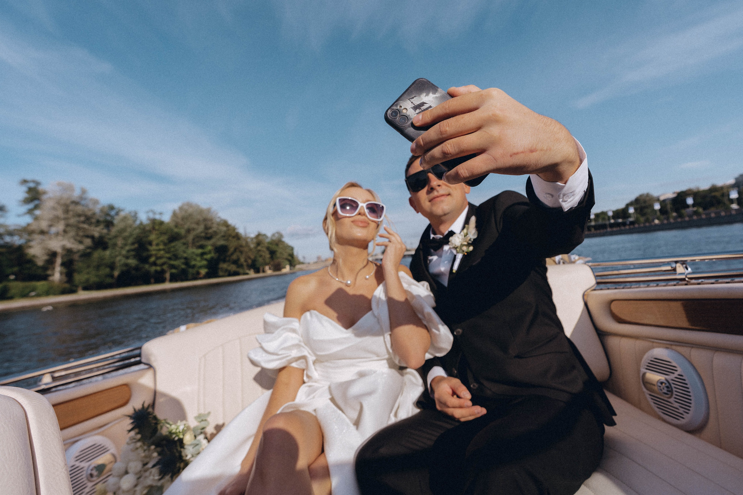 СВАДЕНБНАЯ СЬЕМКА НА КАТЕРЕ ПО КАНАЛАМ САНКТ-ПЕТЕРБУРГА И В АКВАТОРИИ НЕВЫ. Профессиональный фотограф, Санкт-Петербург — Виктория Богомолова