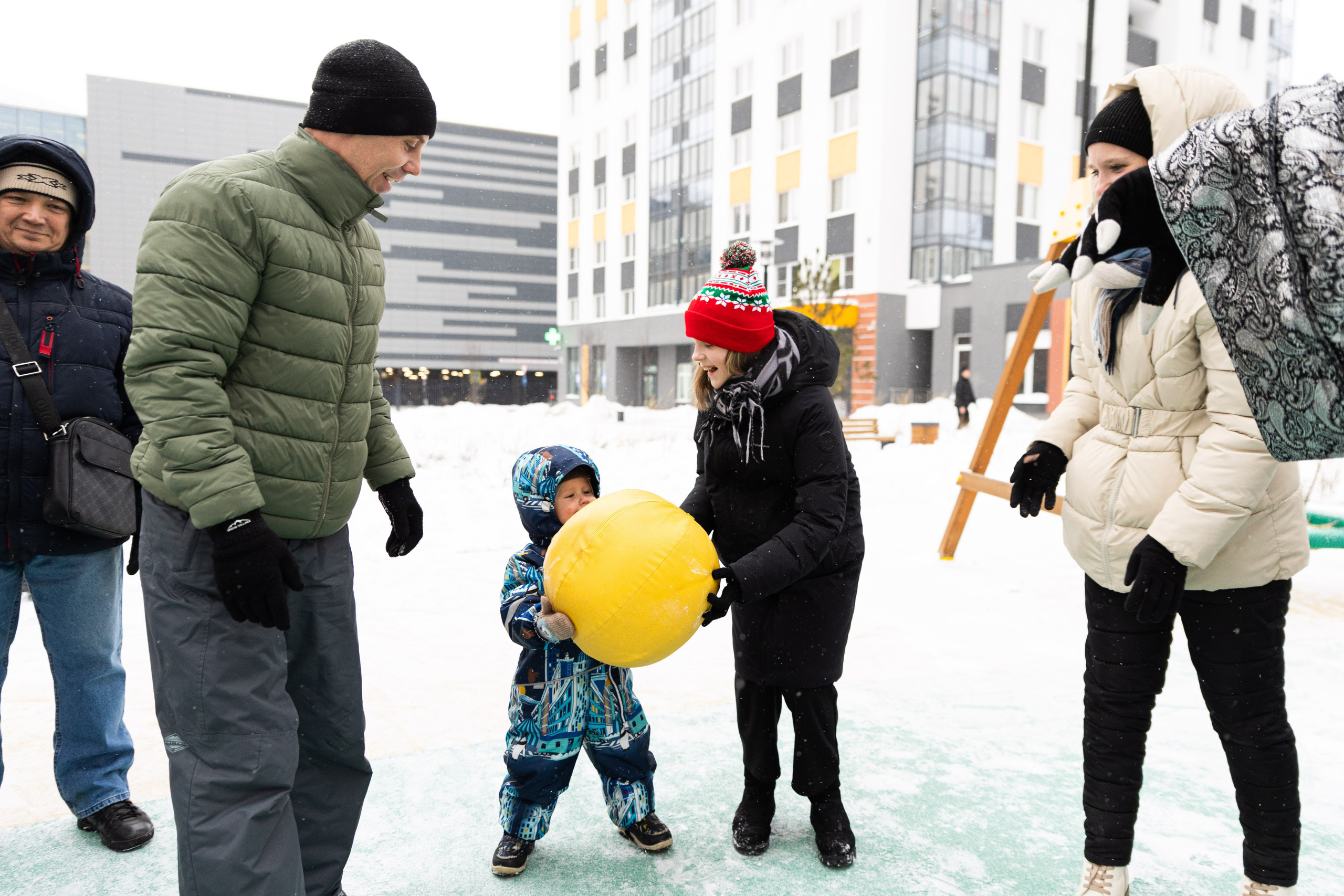 Елка у «Ривьеры», ЖК Veer Park. Фотограф Родион Нарудинов