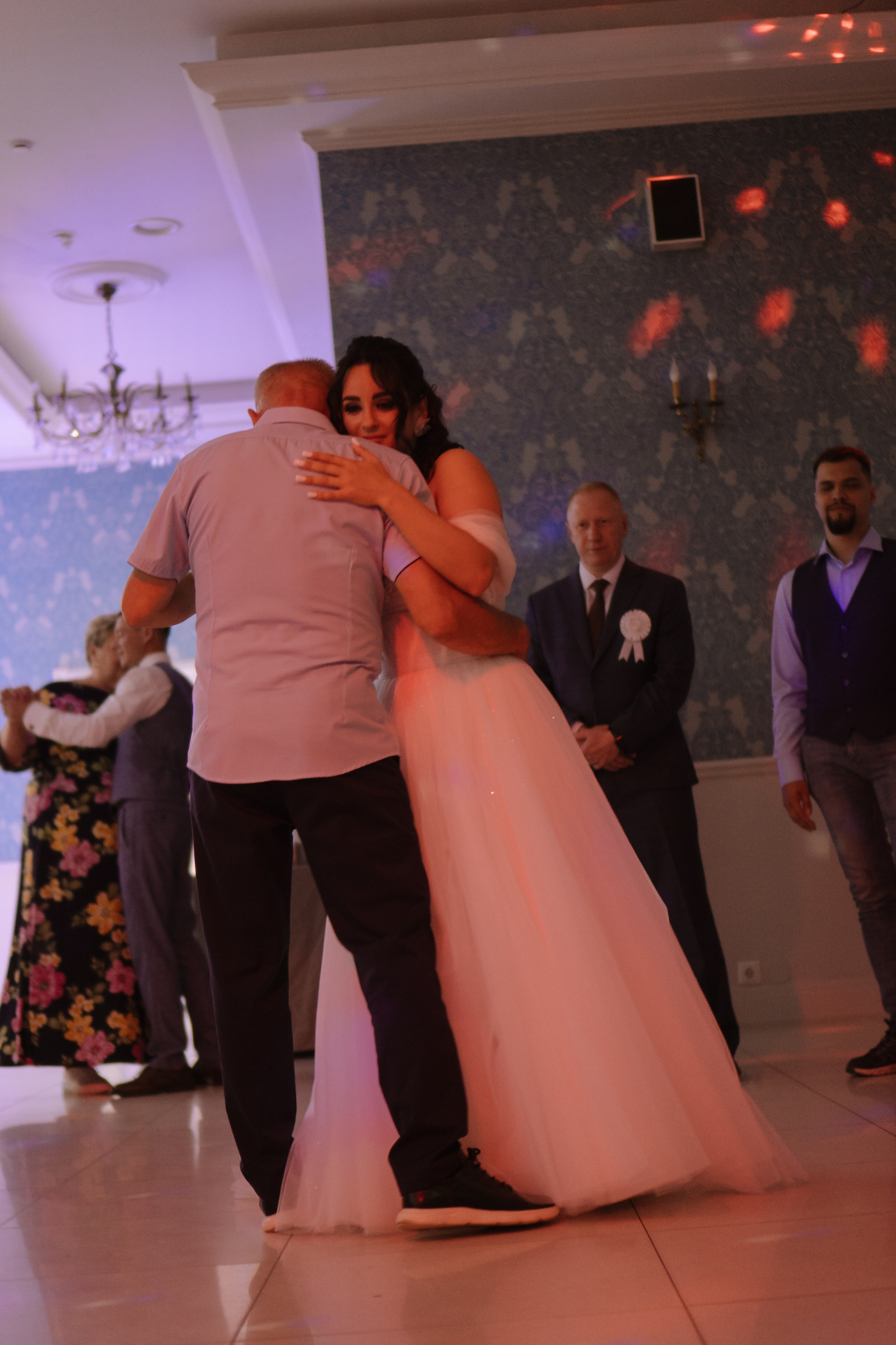 ТАНЕЦ ОТЦА И ДОЧЕРИ НА БАНКЕТЕ (СВАДЕБНАЯ ФОТОСЕСИИЯ БАНКЕТА). Профессиональный фотограф, Санкт-Петербург — Виктория Богомолова