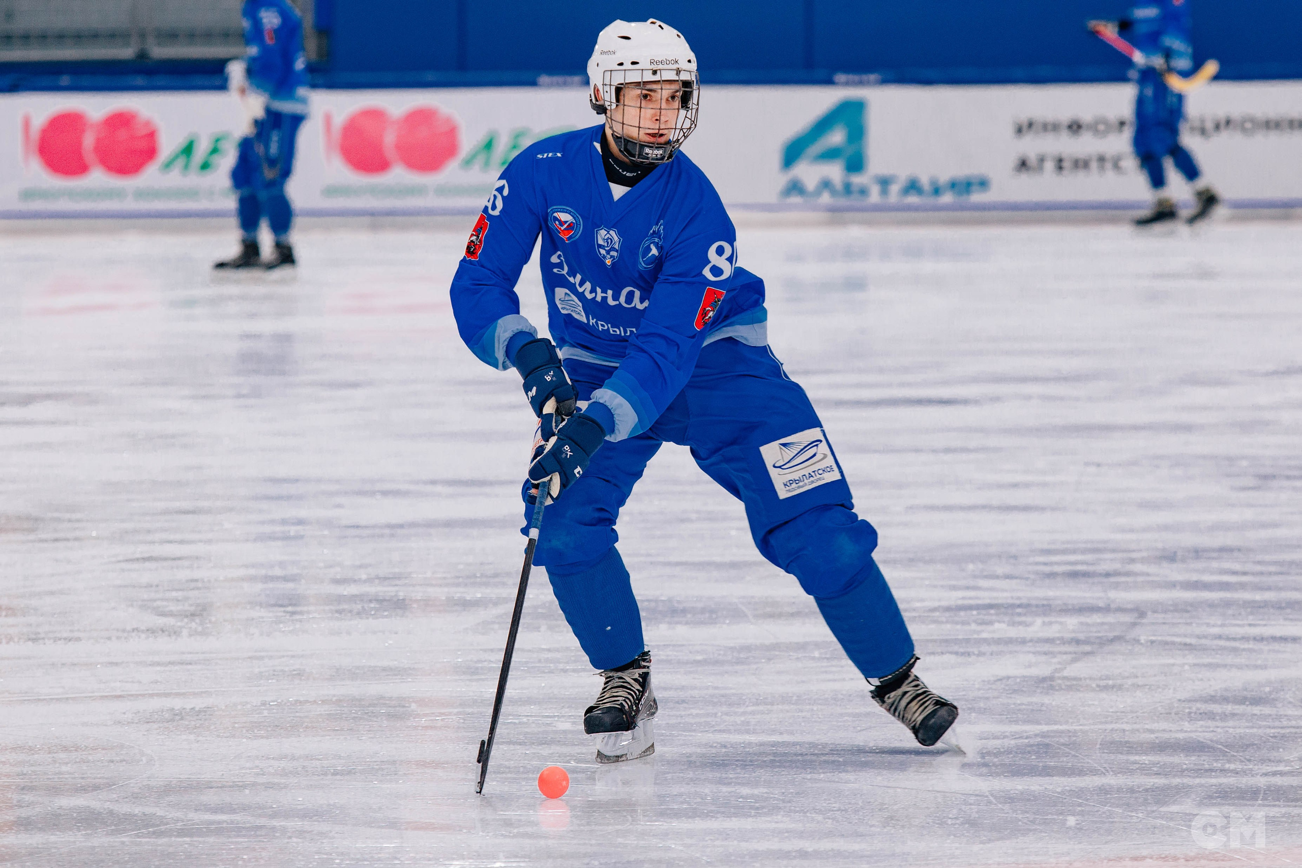 Чемпионат Студенческой спортивной лиги. Ковалёв хоккея с мячом. Репортажный фотограф в Иркутске — Ярослав Ковалёв