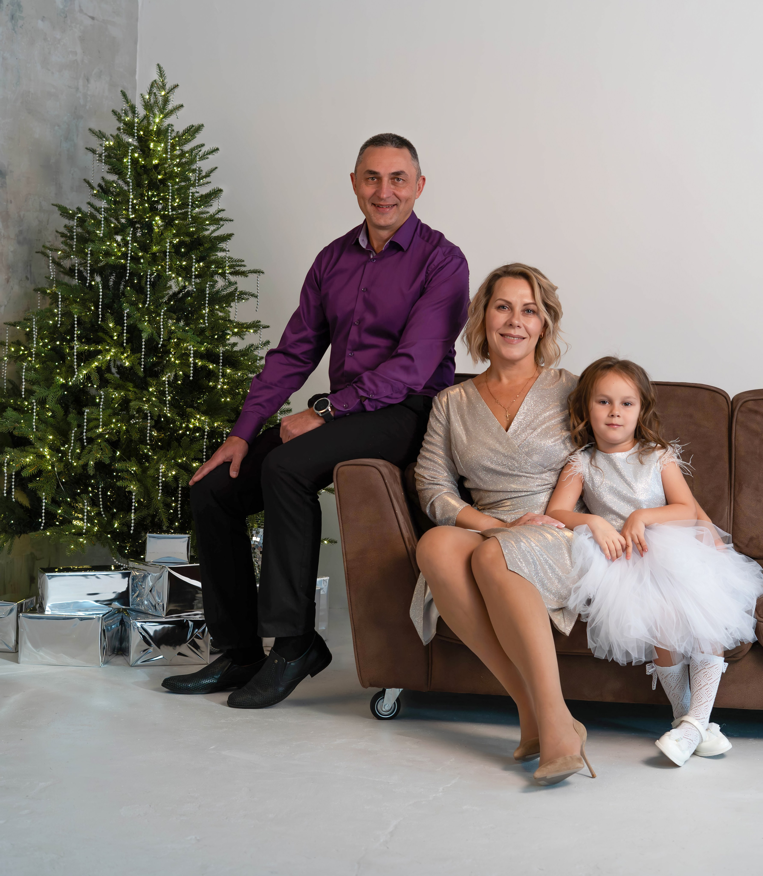 Семейная новогодняя фотосессия в студии Краснообск Новосибирск