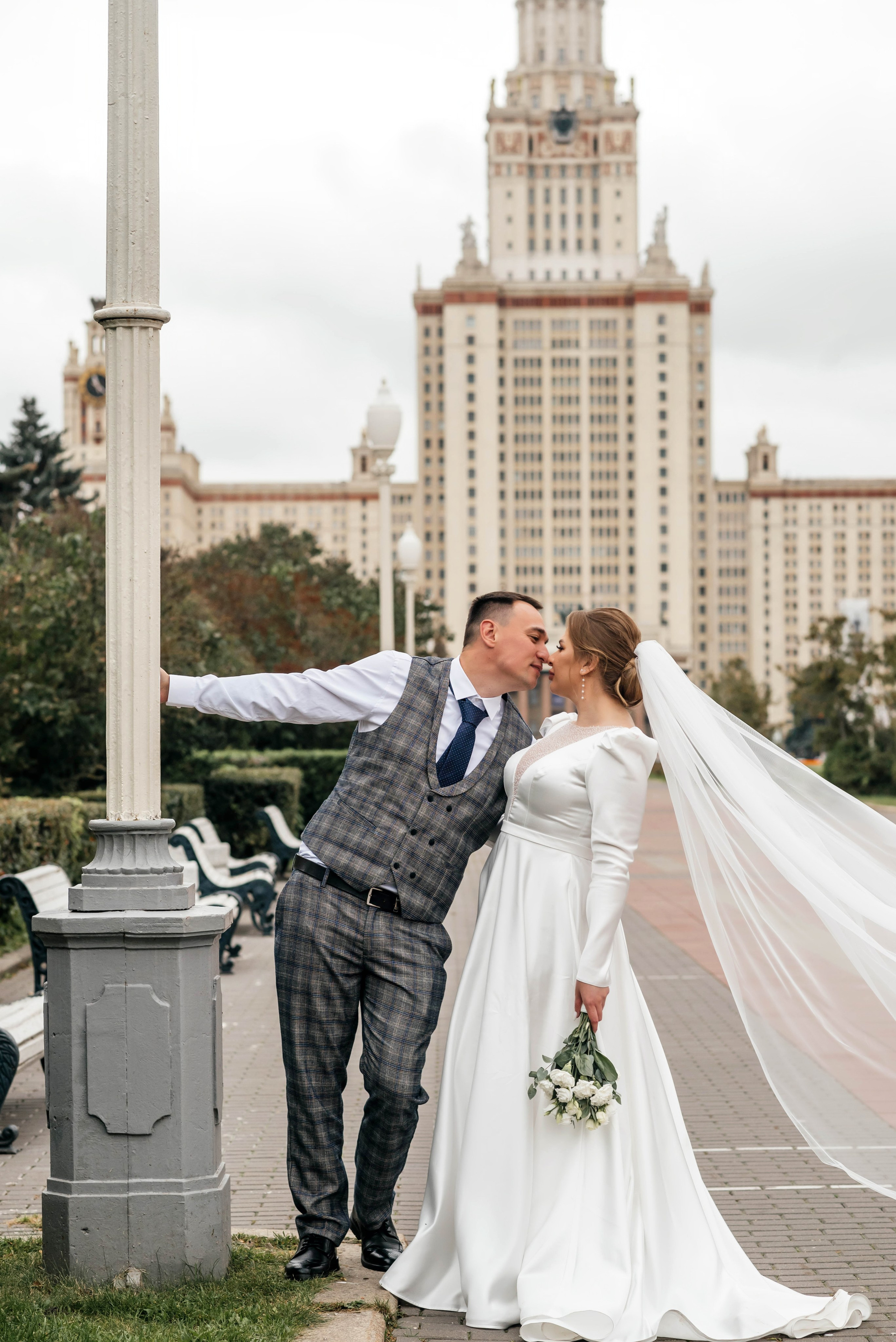 Кутузовский загс. Юлия и Максим. Свадебный фотограф в Сергиевом Посаде недорого Ольга Гузанова
