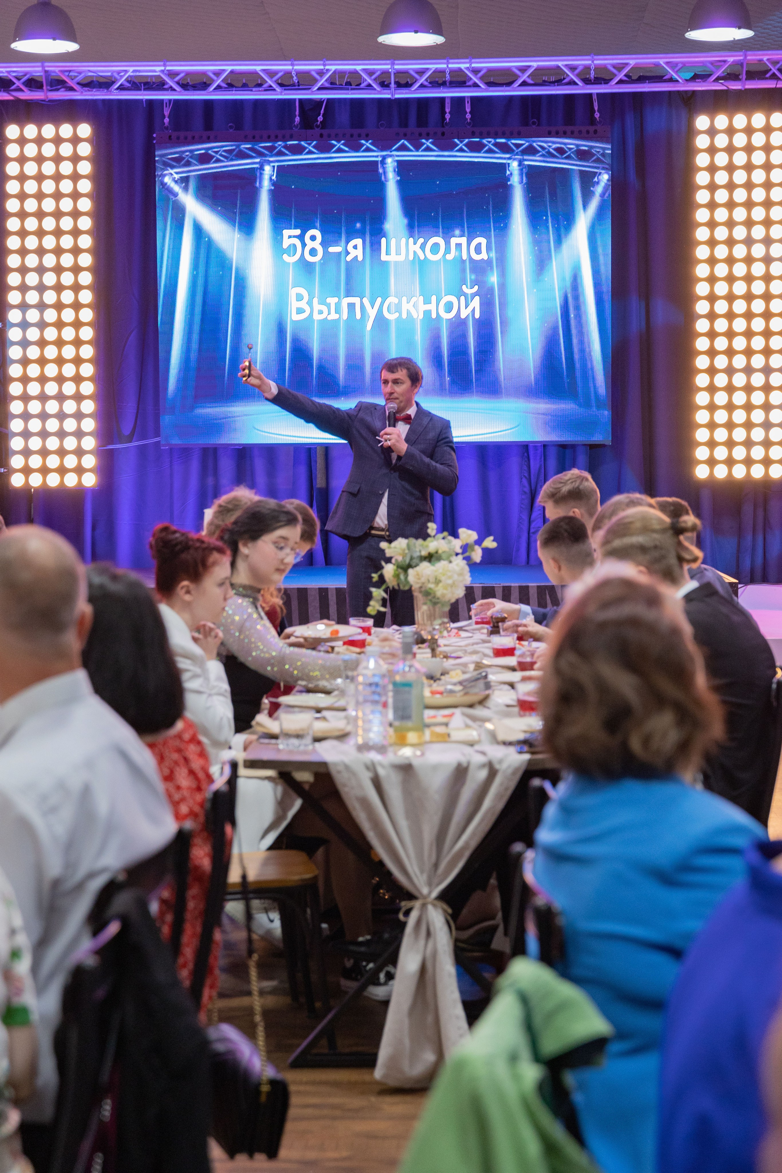 Выпускной вечер в школе № 58. Выпускные альбомы во Владивостоке