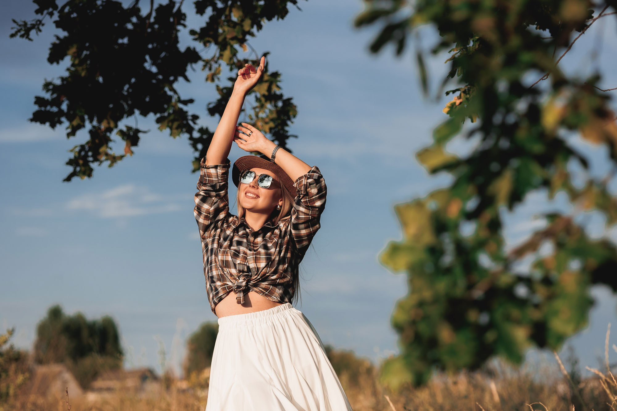 Лёгкая летняя портретная фотосессия красивой девушки в Липецке. Свадебный и портретный фотограф в Липецке, Ельце, Воронеже, Москве, Тамбове 