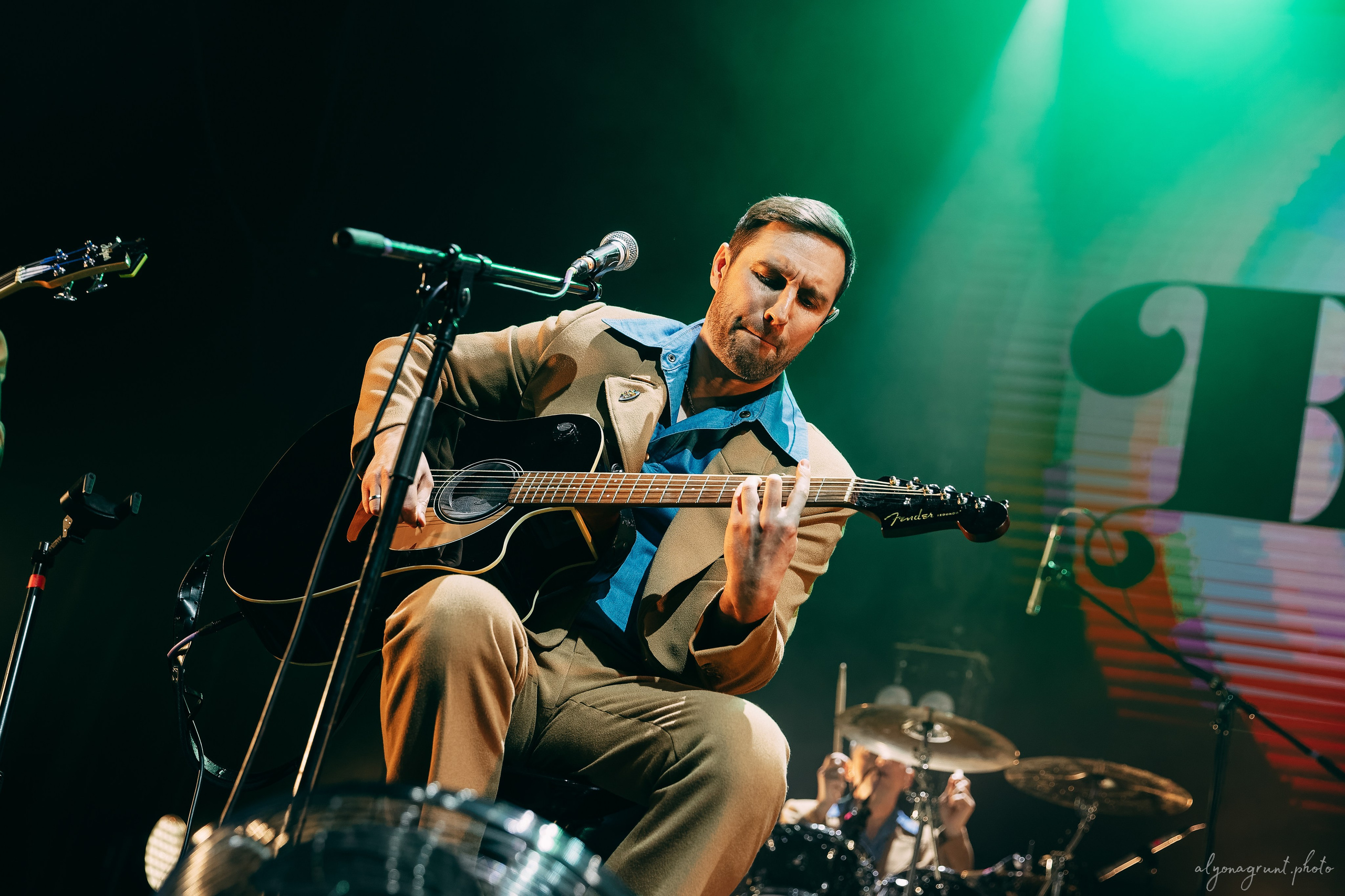 ВИА Велюр, фоторепортаж, СПб, BASE, 14.12.2025. Алена Адрианова: фотограф в Санкт-Петербурге