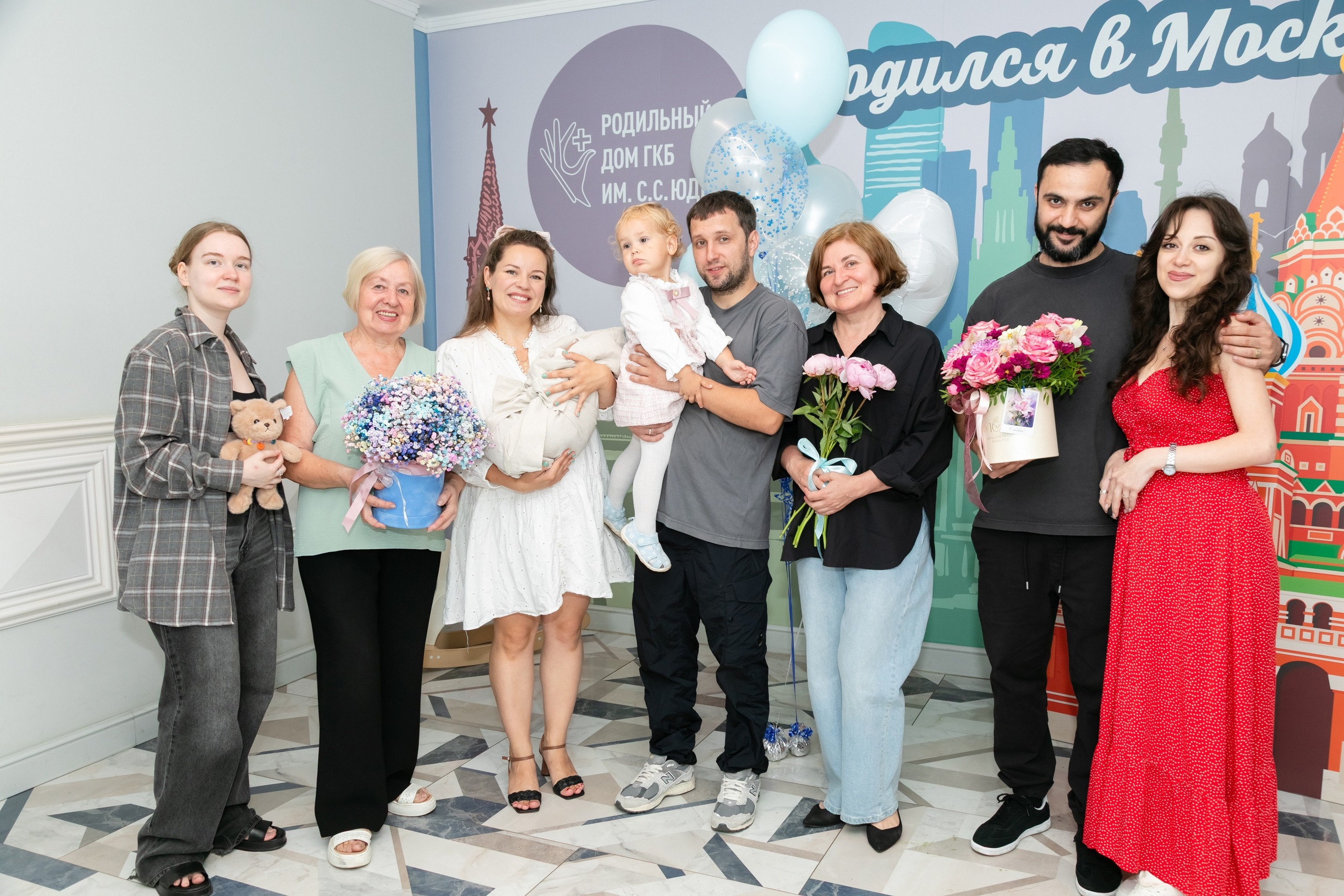 Съемка выписки из роддома 7 ГКБ Юдино Москва. Фотосъемка выписки из роддома в Москве, заказать фотографа на выписку ньюборн съемка в роддоме newborn фотограф в Юдино