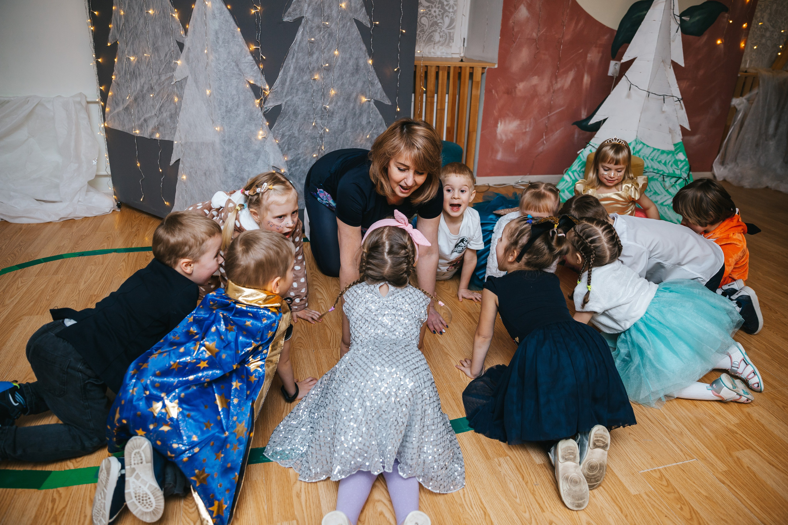 Новогодний утренник в Монтессори-садике. Семейный lifestyle фотограф в Санкт-Петербурге Людмила Пахомова