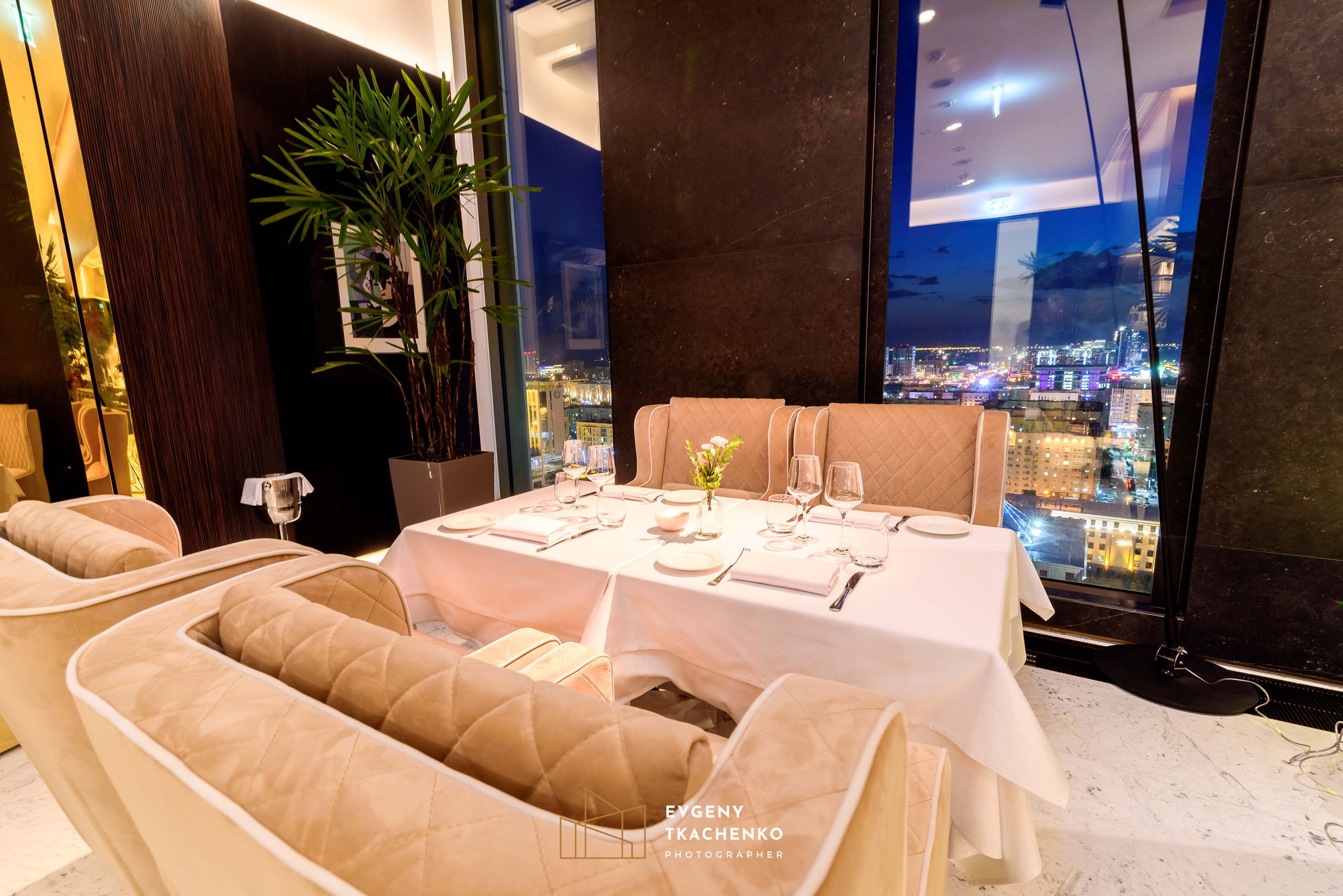 Ресторан «Selfie». Архитектурный и интерьерный фотограф в Казахстане