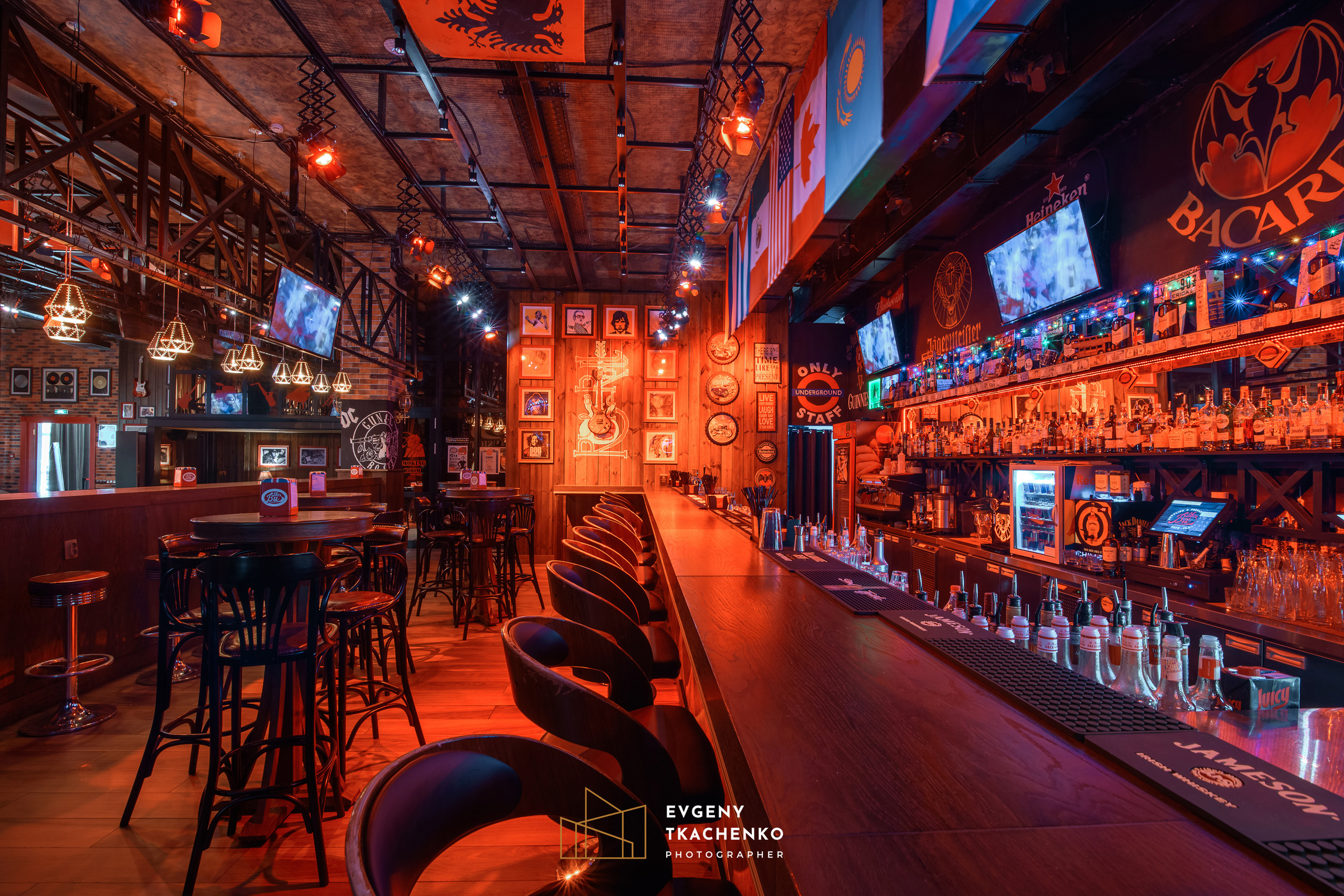 Бар «The Bus». Архитектурный и интерьерный фотограф в Казахстане