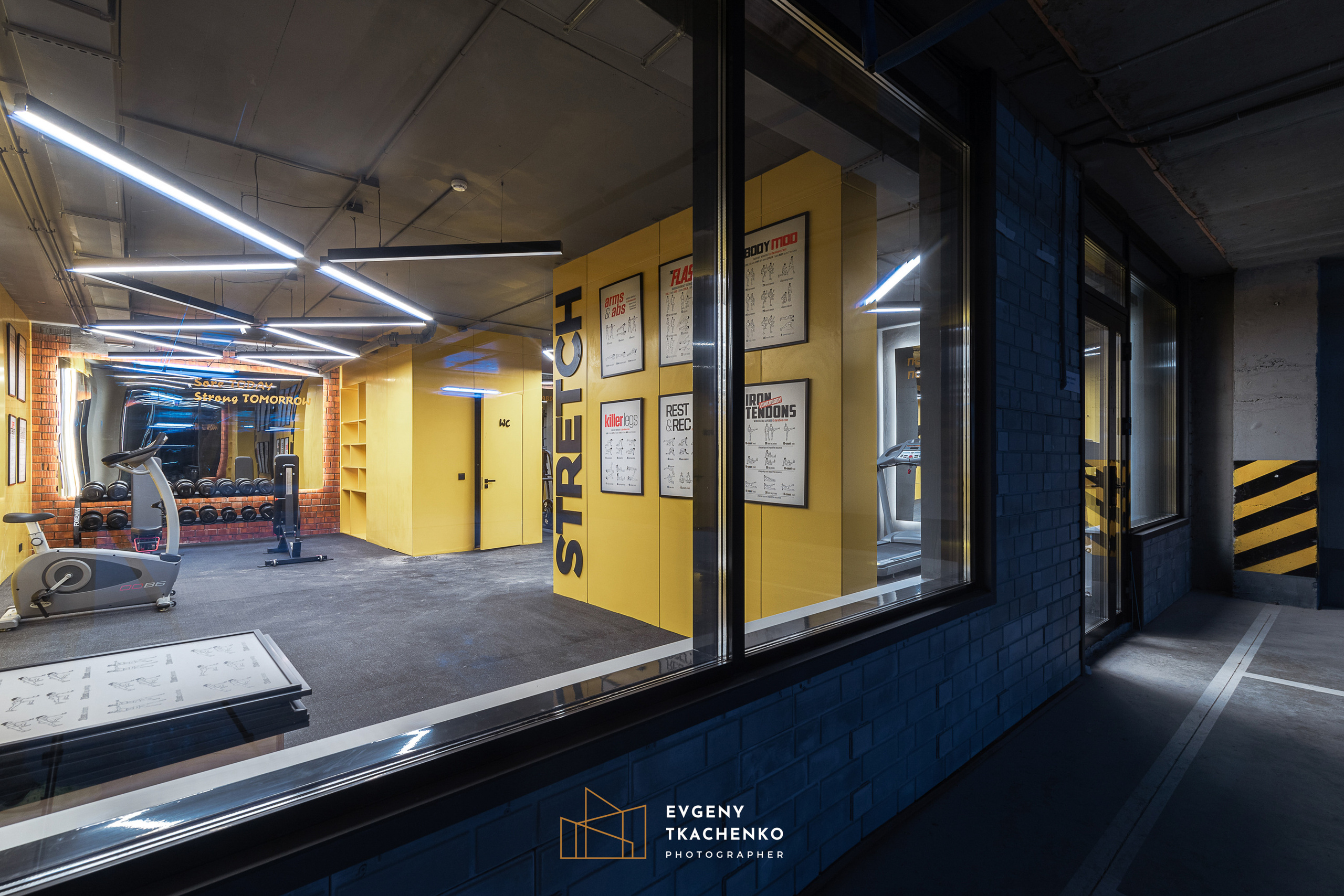 Интерьер холла и ландшафтный дизайн двора в ЖК «Дом на Ботаническом». Архитектурный и интерьерный фотограф в Казахстане