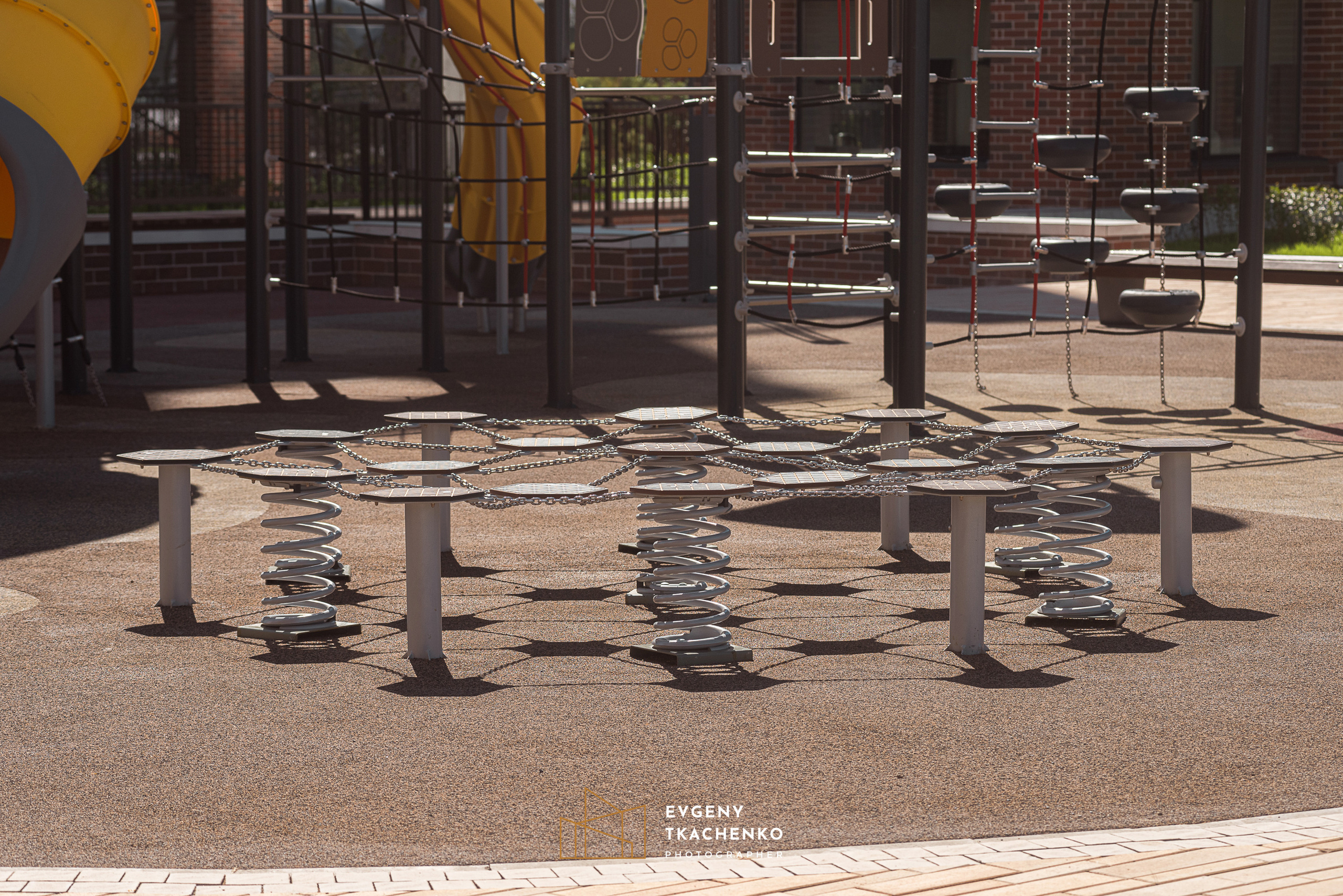 Интерьер холла и ландшафтный дизайн двора в ЖК «Дом на Ботаническом». Архитектурный и интерьерный фотограф в Казахстане