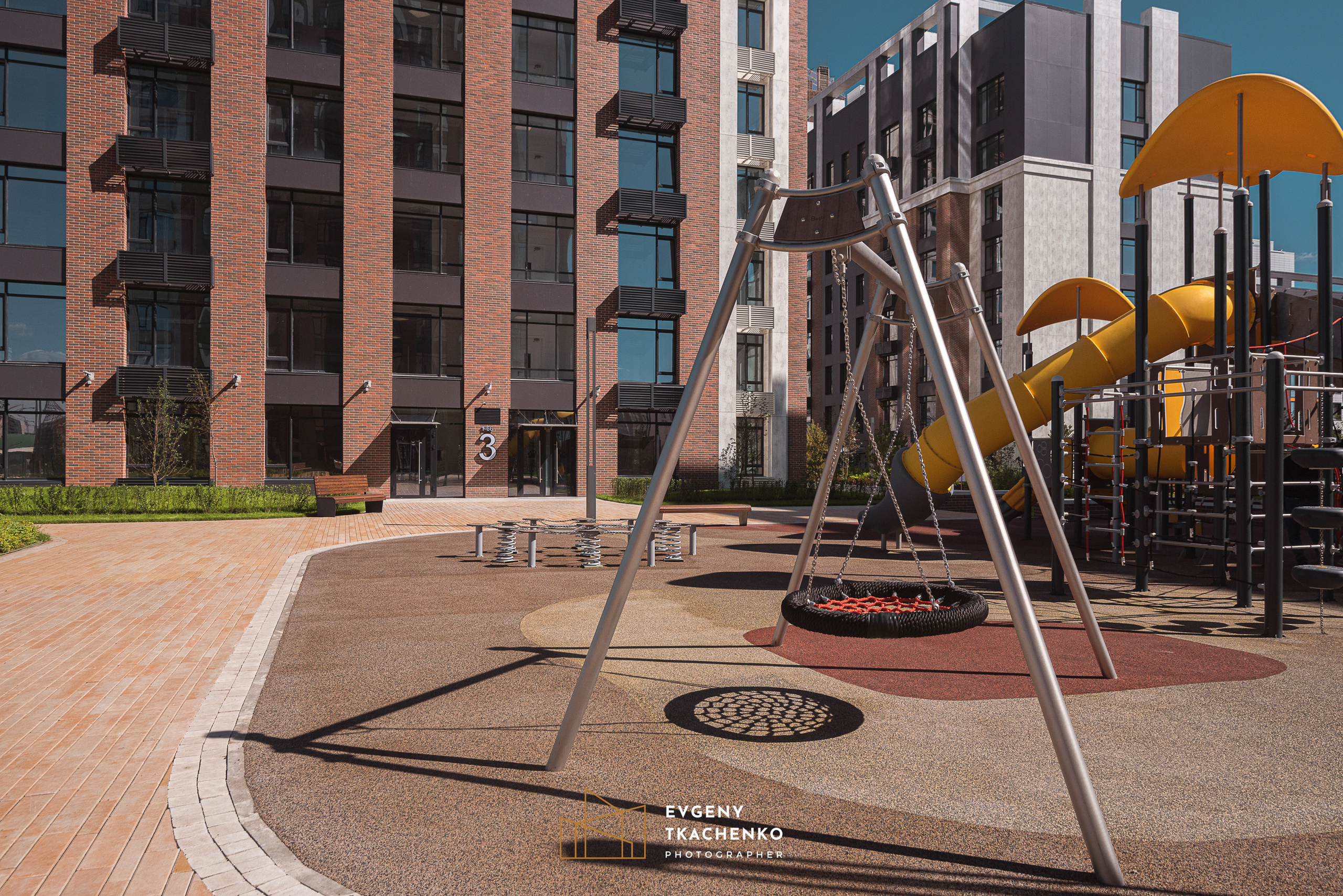 Интерьер холла и ландшафтный дизайн двора в ЖК «Дом на Ботаническом». Архитектурный и интерьерный фотограф в Казахстане