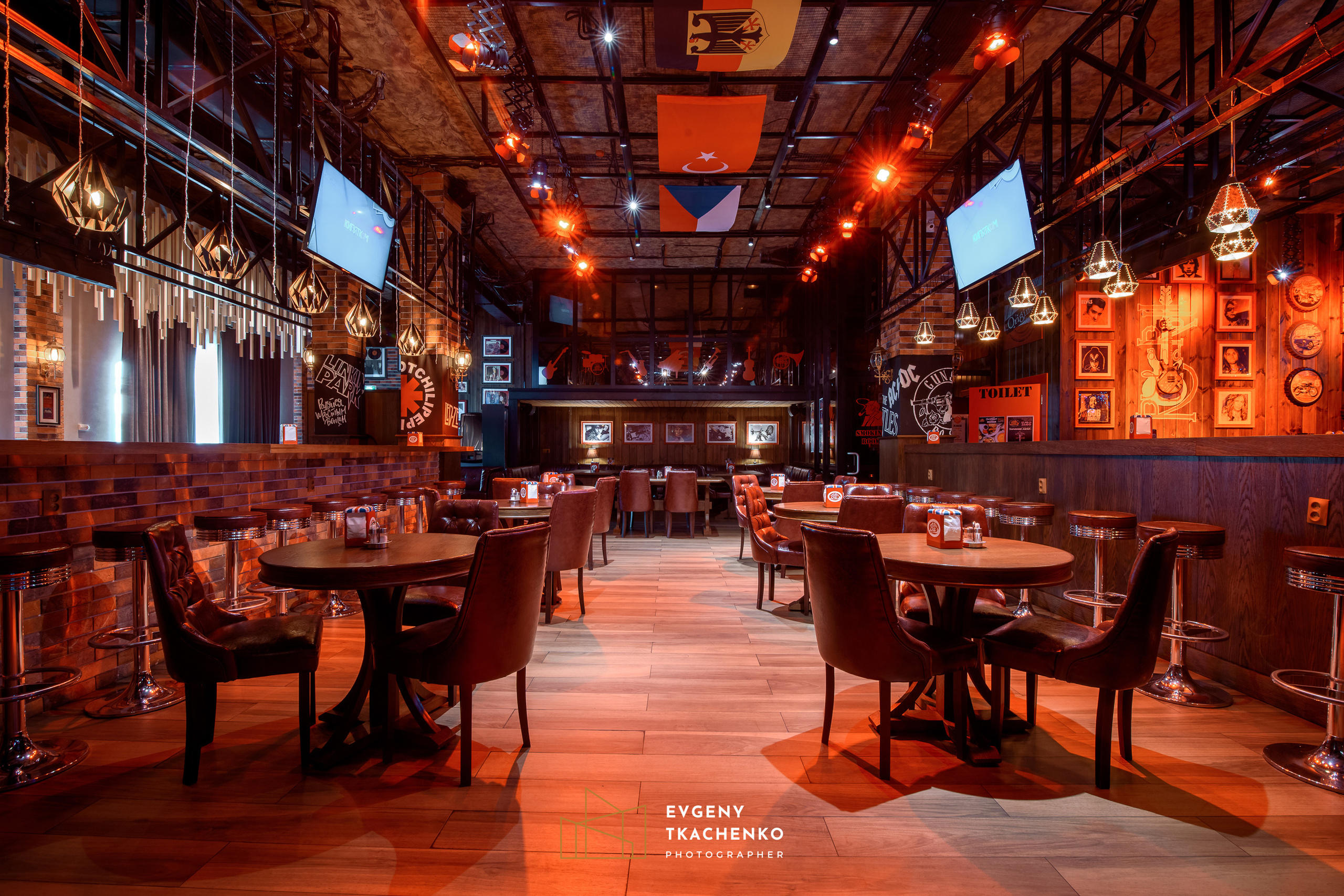 Бар «The Bus». Архитектурный и интерьерный фотограф в Казахстане