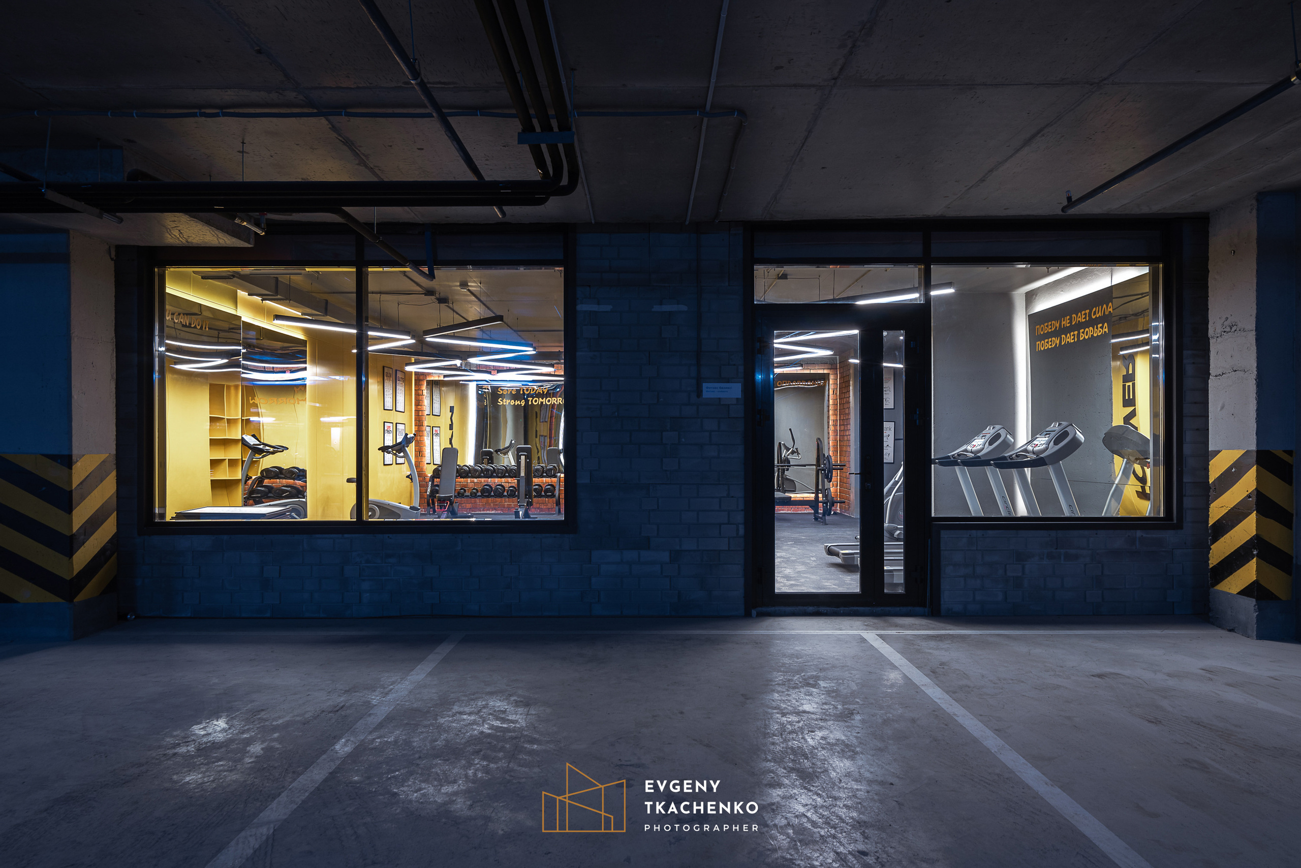 Интерьер холла и ландшафтный дизайн двора в ЖК «Дом на Ботаническом». Архитектурный и интерьерный фотограф в Казахстане