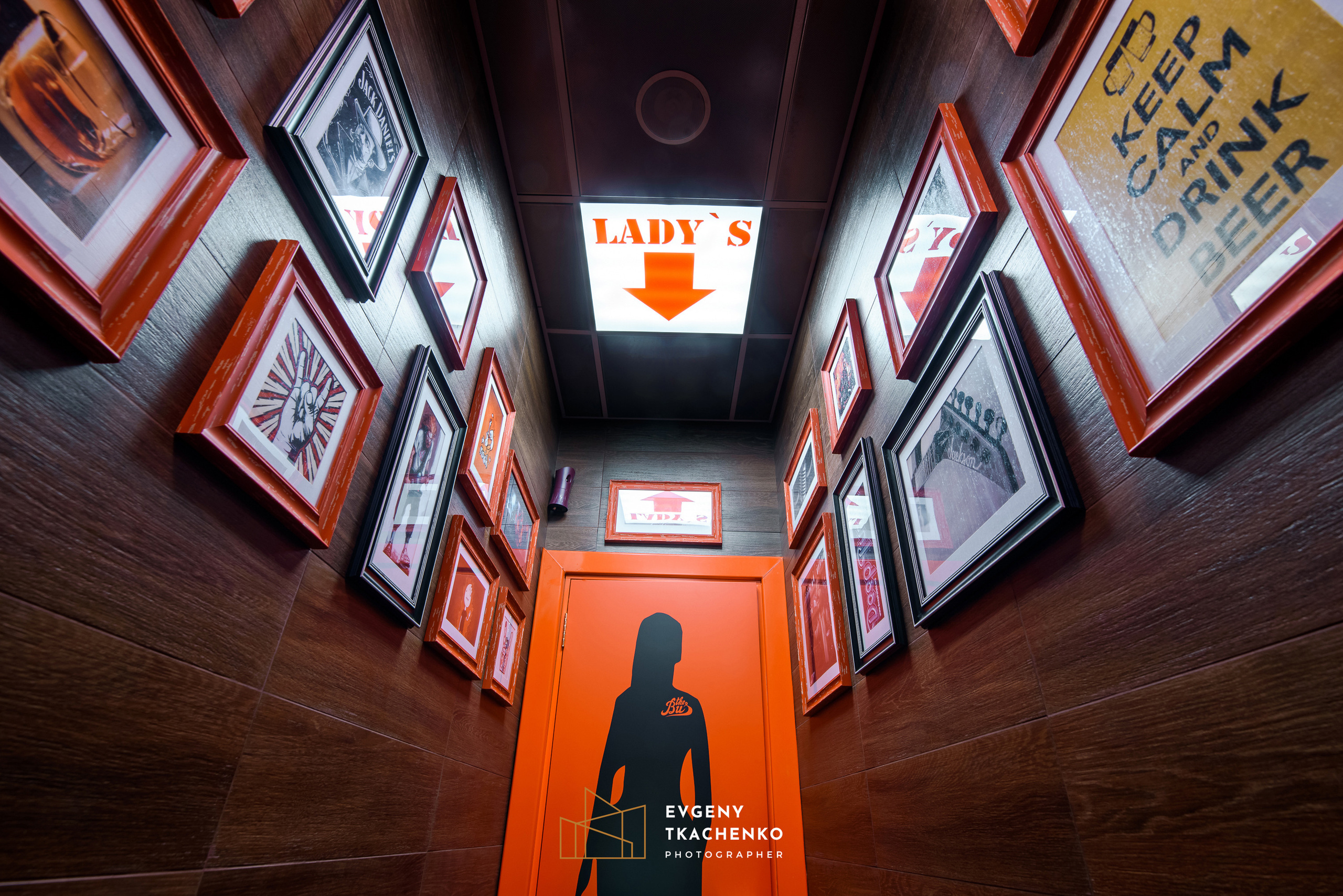 Бар «The Bus». Архитектурный и интерьерный фотограф в Казахстане