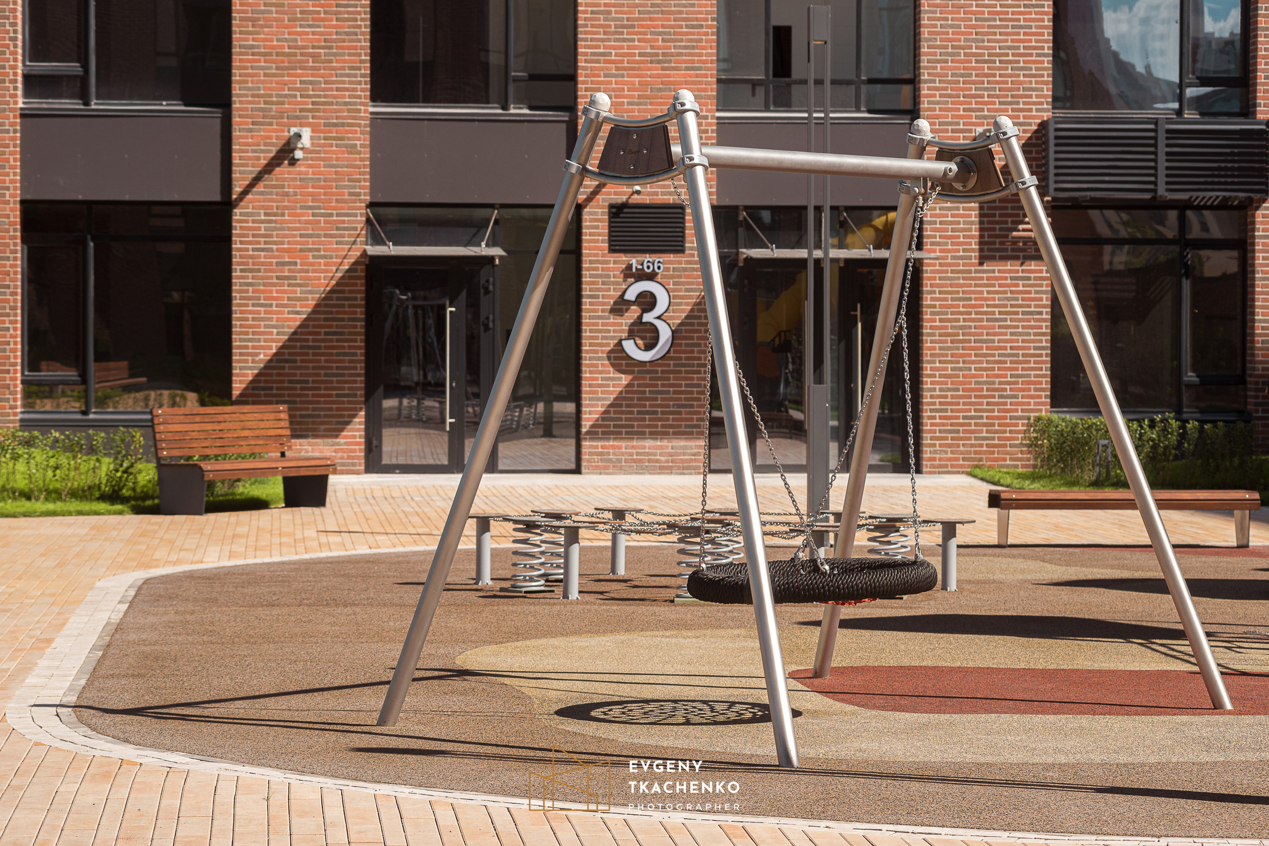 Интерьер холла и ландшафтный дизайн двора в ЖК «Дом на Ботаническом». Архитектурный и интерьерный фотограф в Казахстане