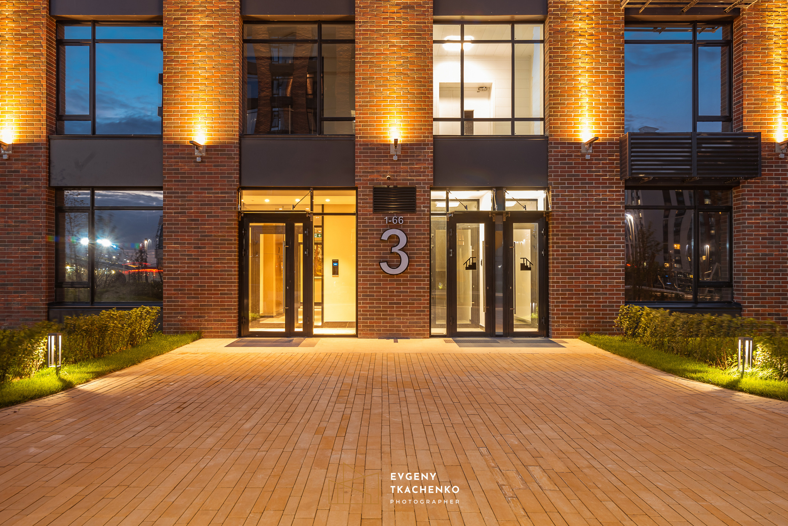 Интерьер холла и ландшафтный дизайн двора в ЖК «Дом на Ботаническом». Архитектурный и интерьерный фотограф в Казахстане