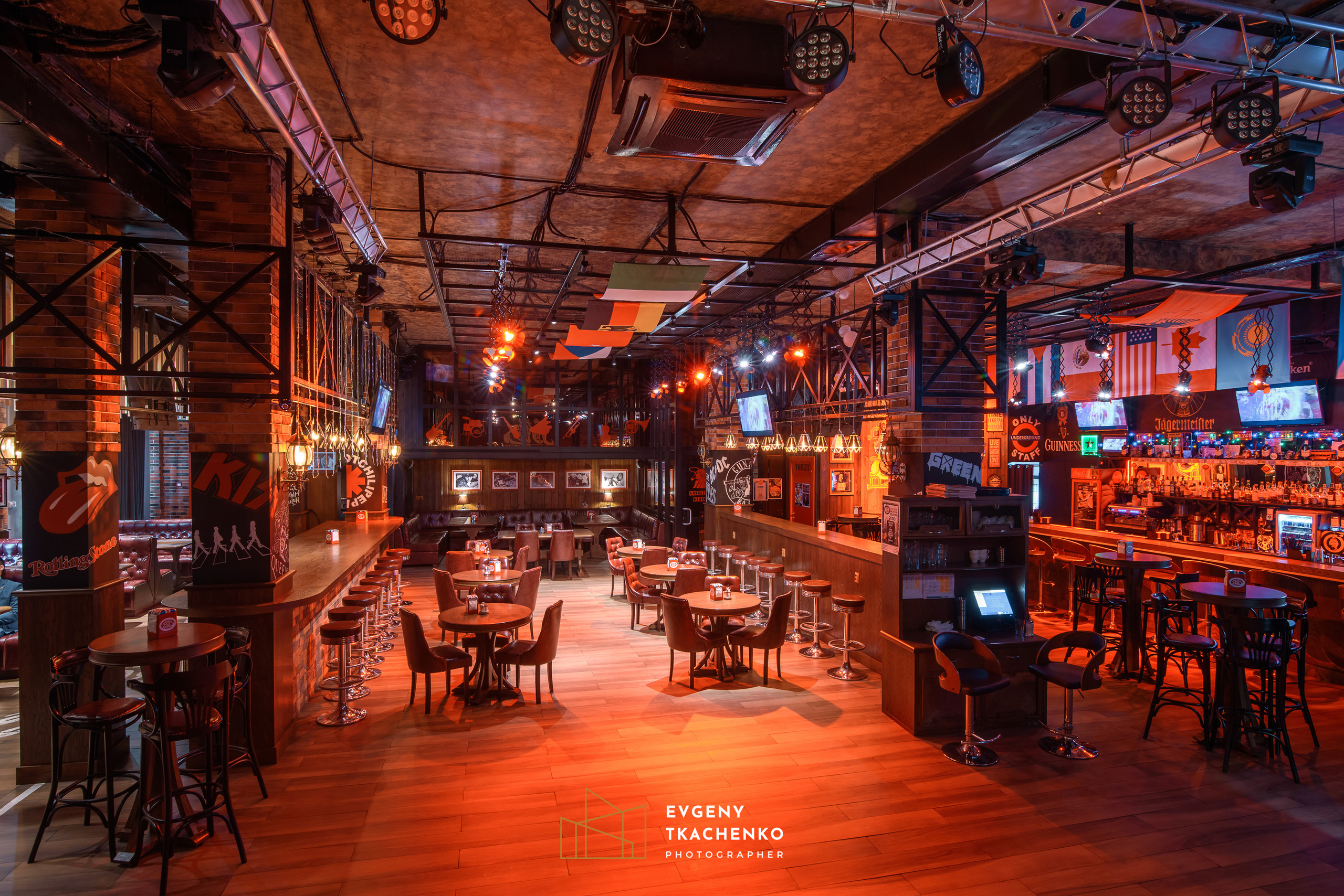 Бар «The Bus». Архитектурный и интерьерный фотограф в Казахстане