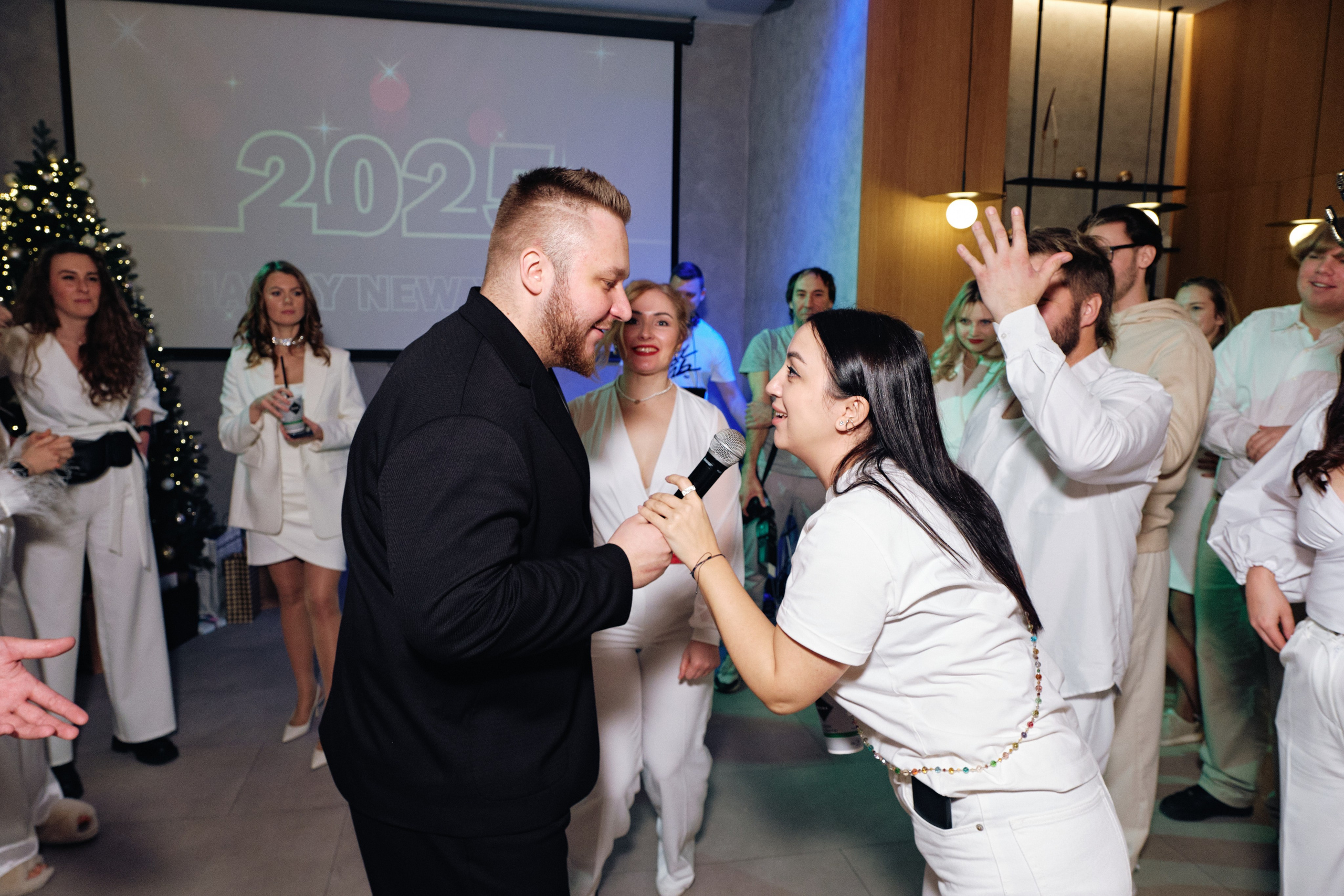 Корпоратив в белом компании Pride group. Семейные и свадебные фотосессии в СПб, в студии, на улице, на природе