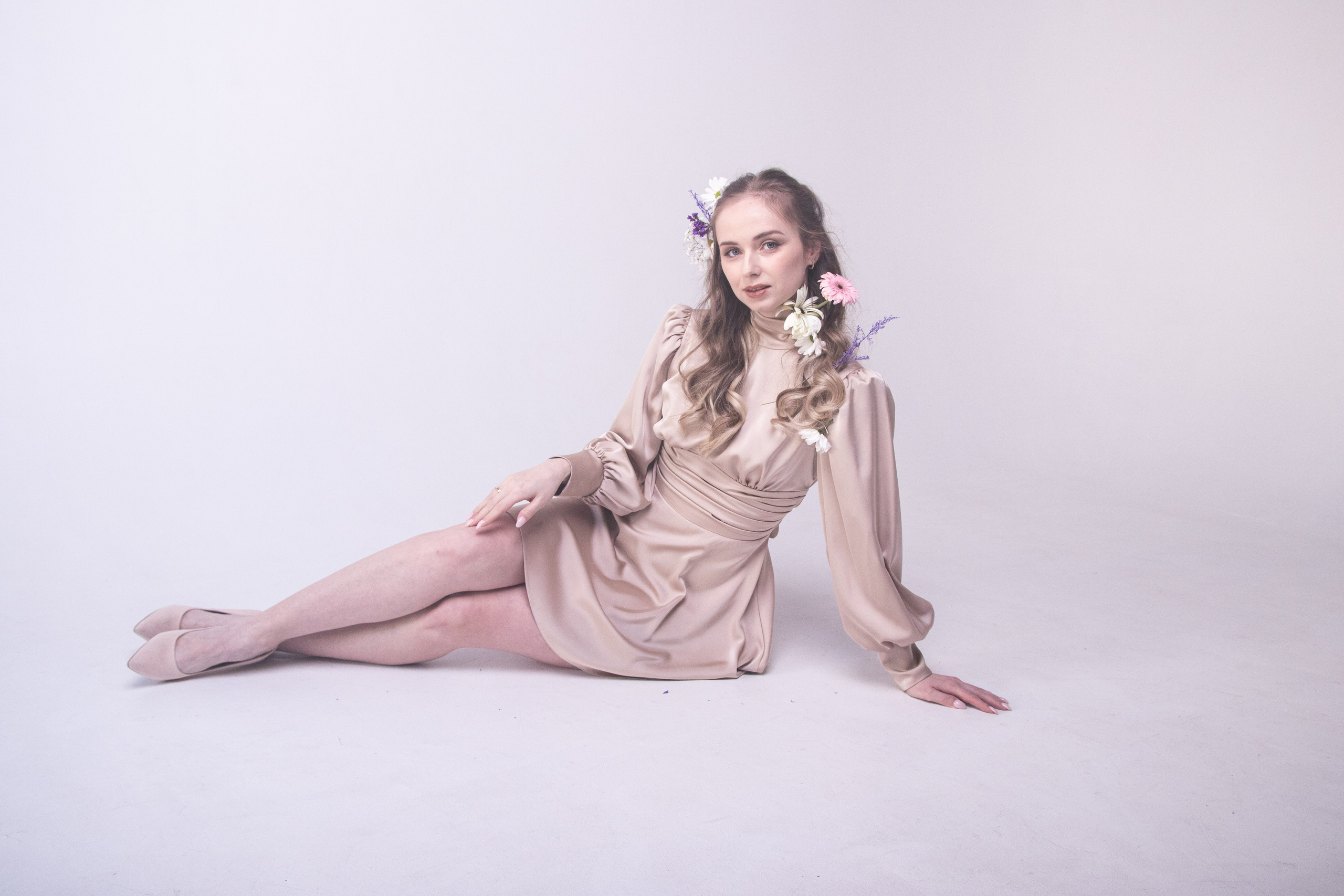 Портретная женская фотография с цветами. Портретный фотограф в Санкт-Петербурге Савельева Ольга
