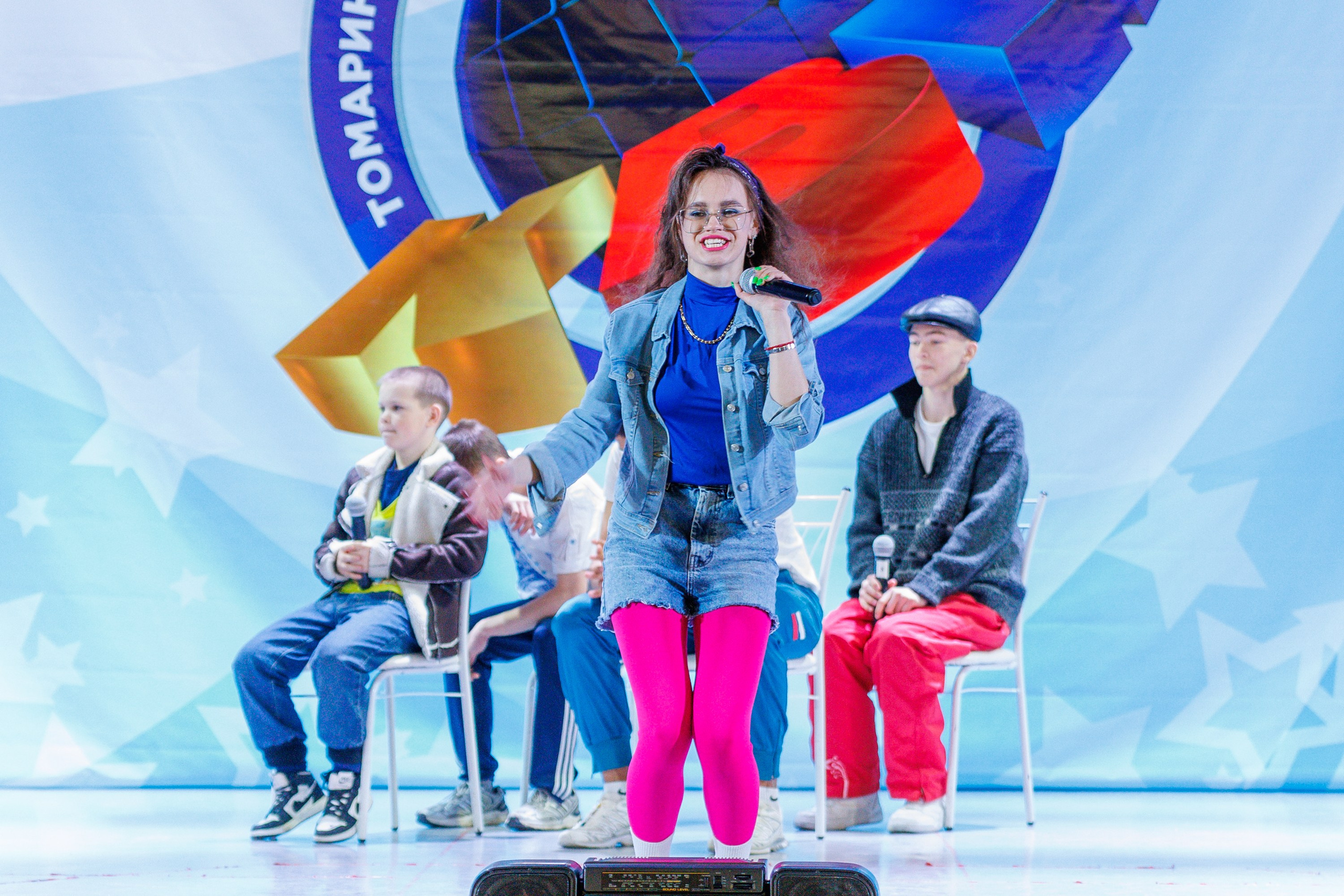 Школьный КВН в Томари. Свадебный, семейный и репортажный фотограф в Южно-Сахалинске Артур Петросян