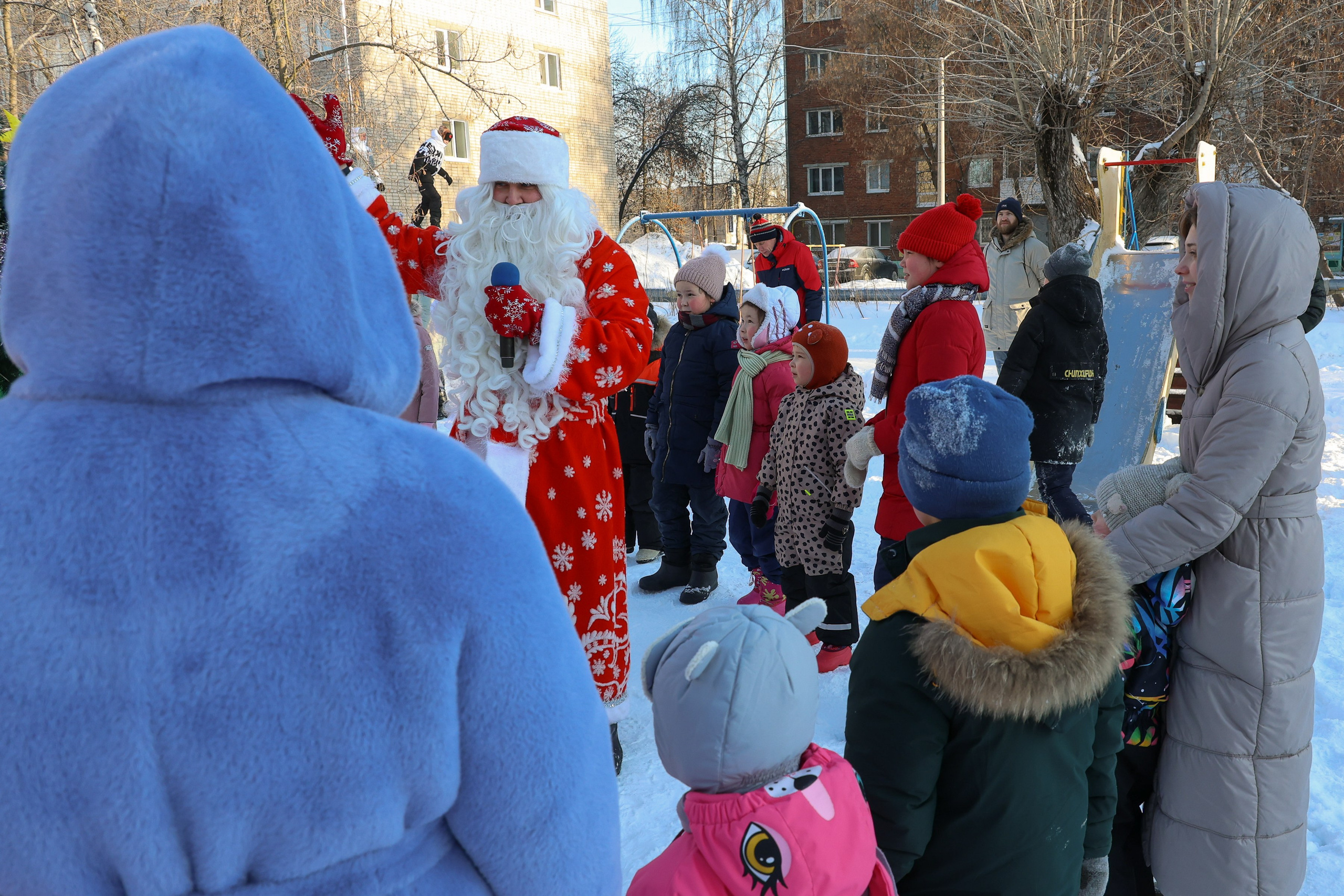 Новогодний праздник на улице