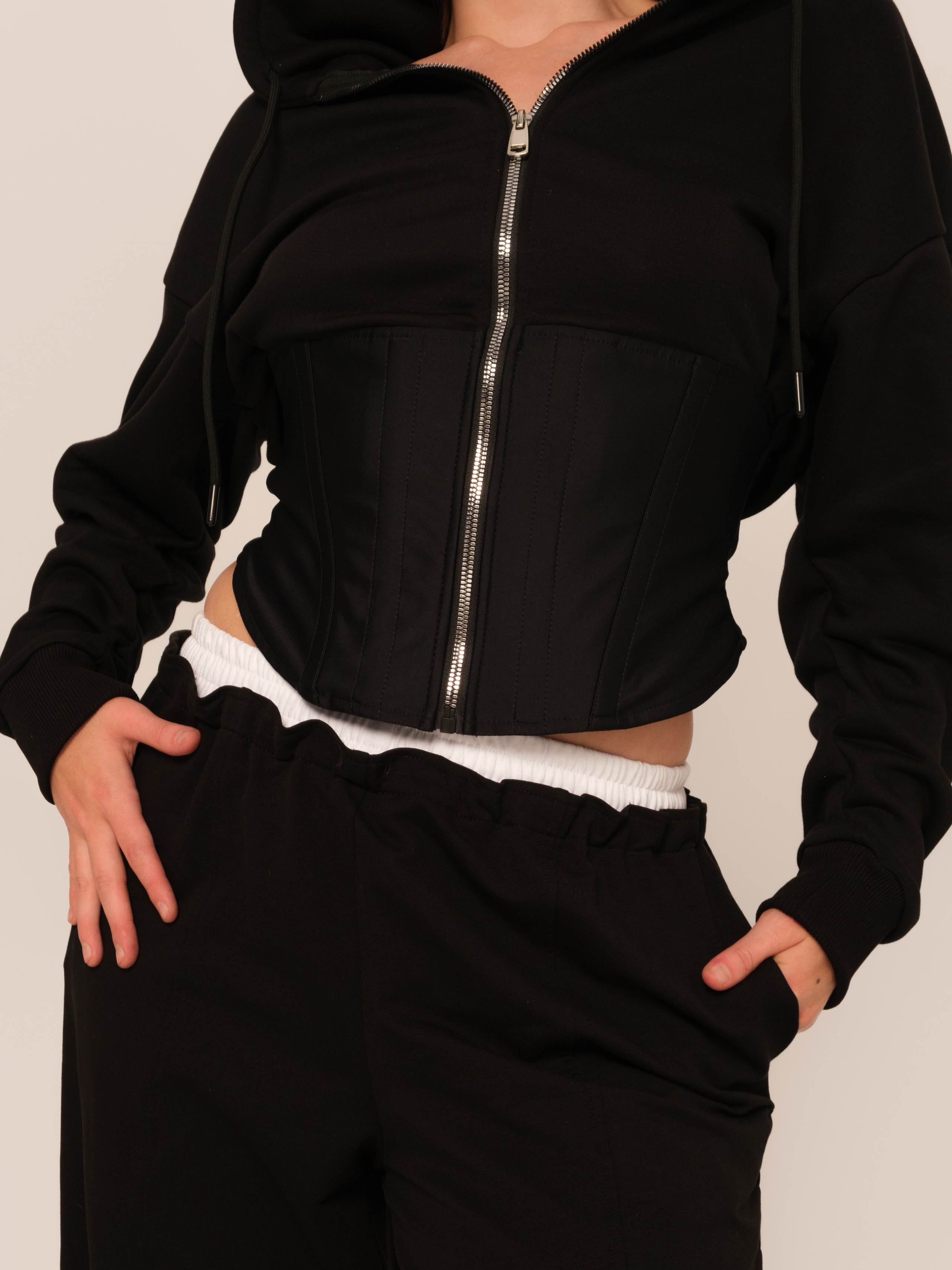 ZHAKOVA BRAND каталог. Мари — фотограф и видеограф из Москвы