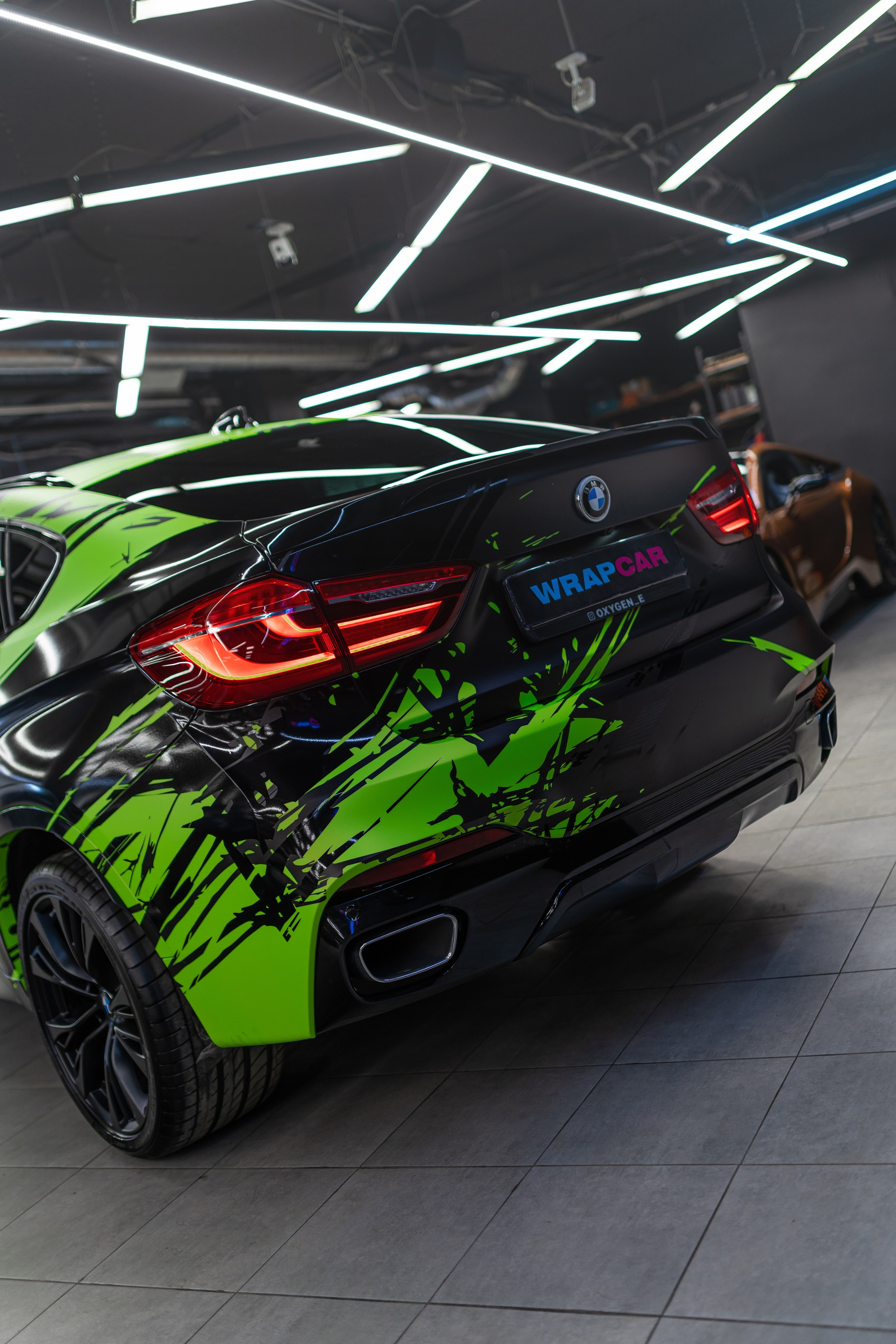 Винилография на BMW X6. Студия дизайна и оклейки авто Barmaley Design