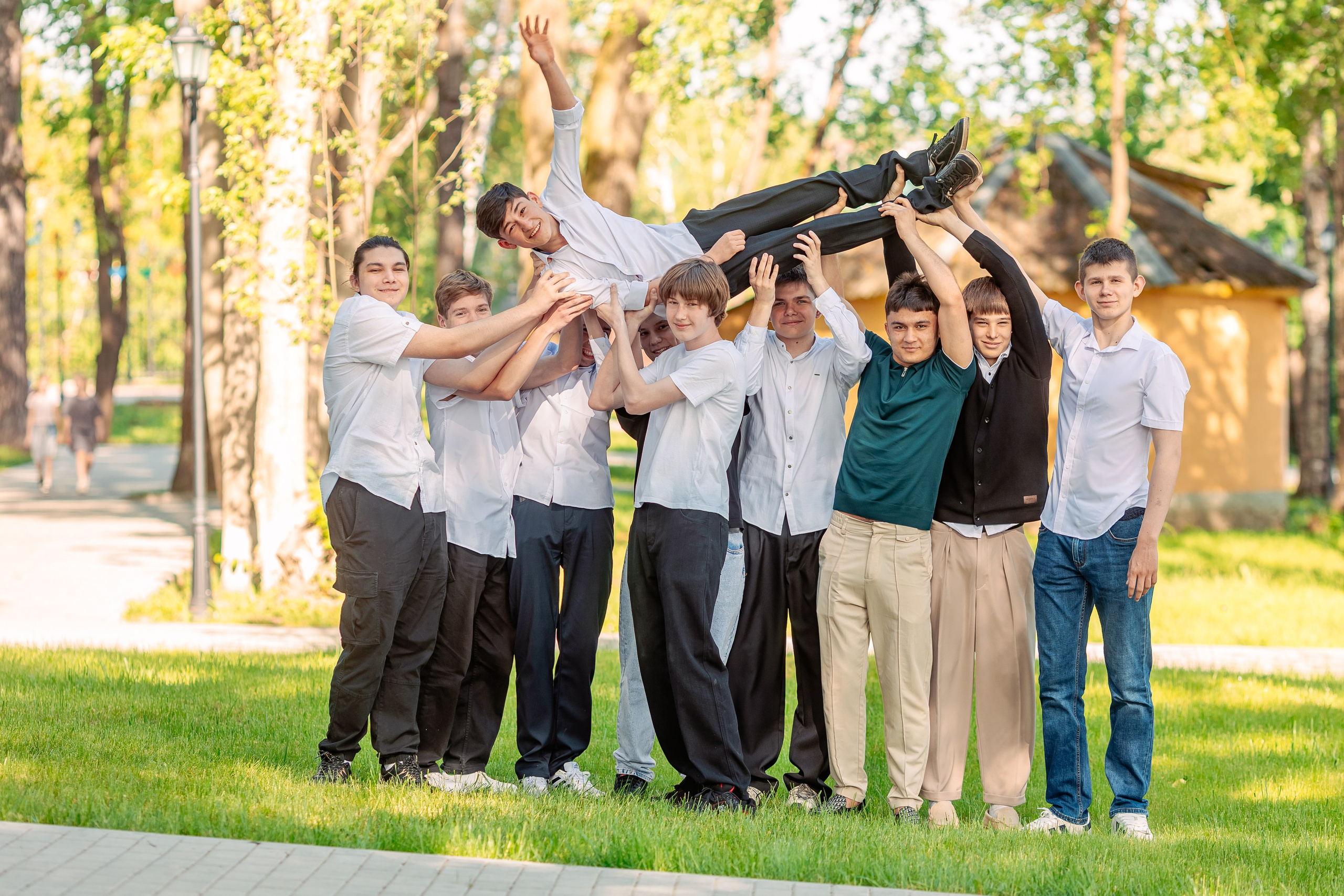 Позирование группы. Выпускные альбомы для детского сада и школы