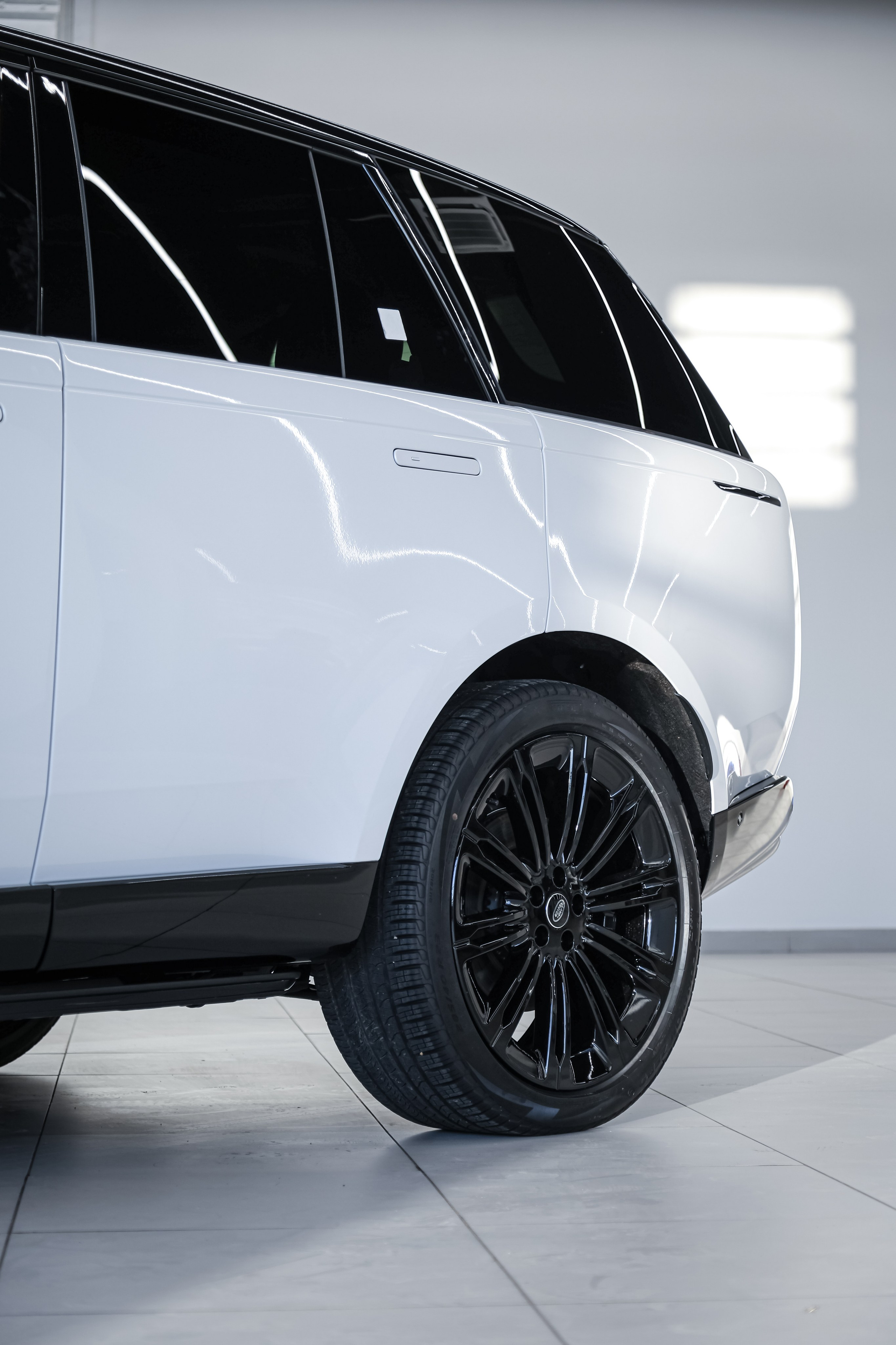 2024 Range Rover. Mixturecaptures