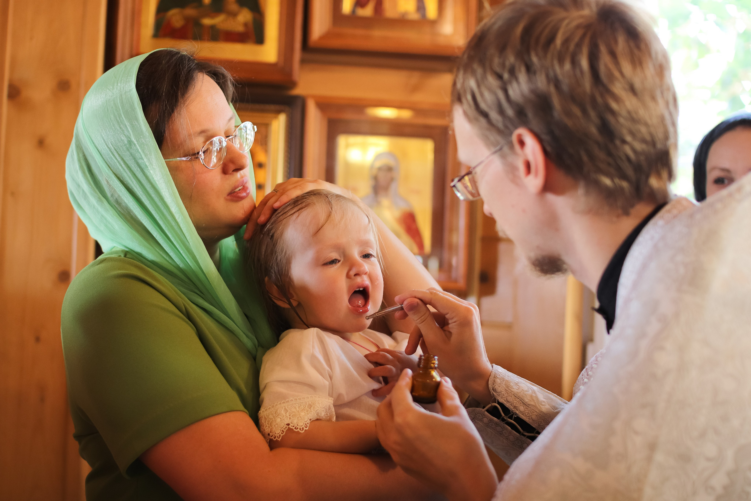 Крещение в храме Жён-Мироносиц в Марьино, базовая цветокоррекция. Фотограф на крещение/венчание