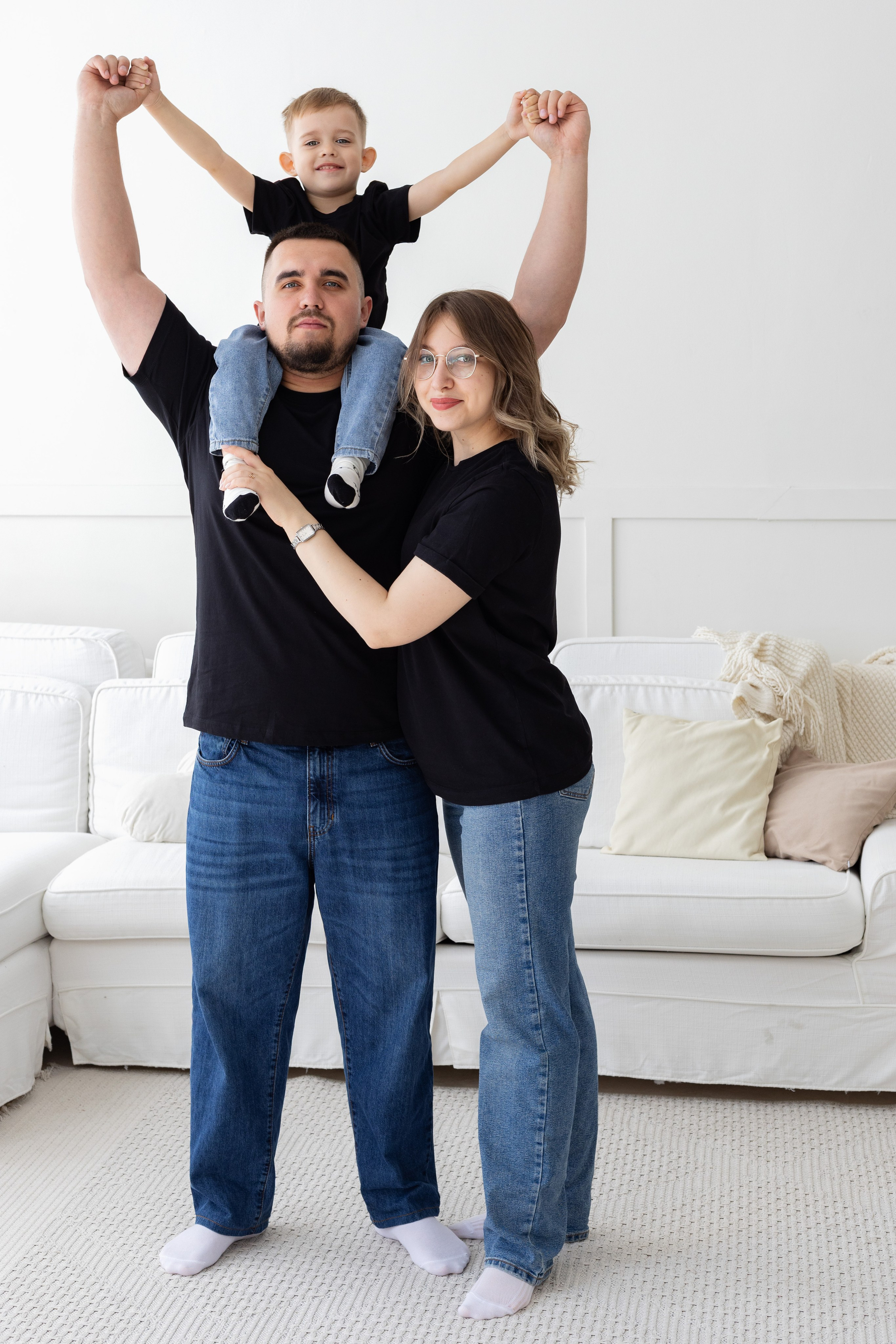 Семейная фотосессия в студии (Михаил, Крестина и Макар). Женский фотограф в Орске Новотроицке Динара Долганова