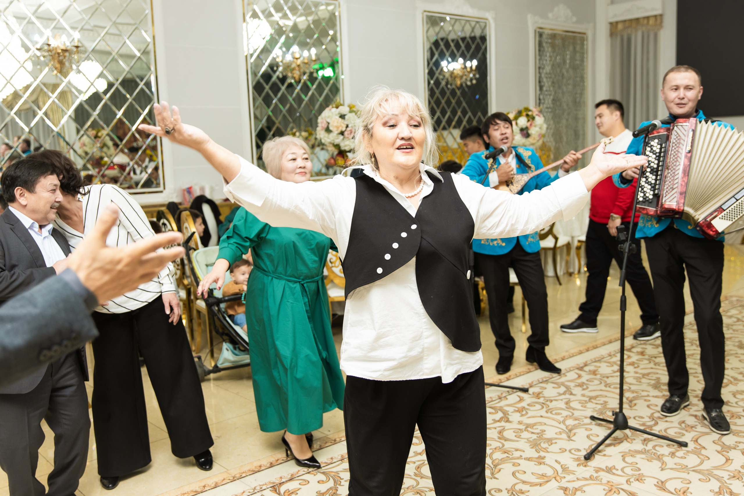 Юбилей. Свадебный и студийный фотограф в Алматы Ильяс Кырбаев