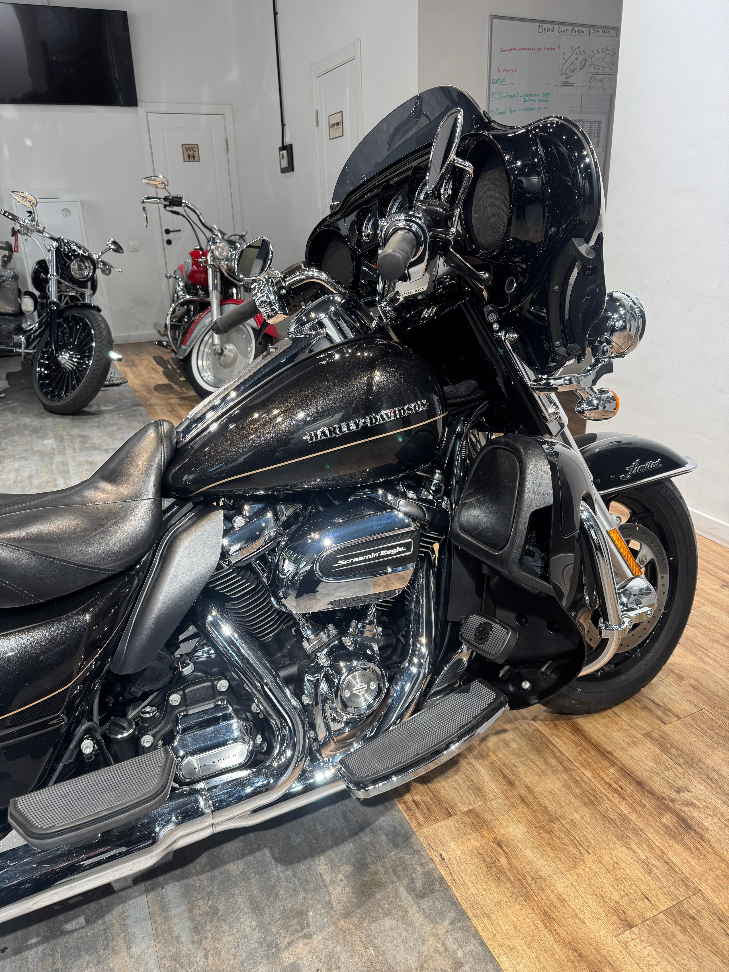 Мотоциклы Harley-Davidson 2017 Electra Glide Limited (Black Tempest) (Touring)  — купить мотоцикл. Hello Davidson, Москва. Только хорошие мотоциклы…