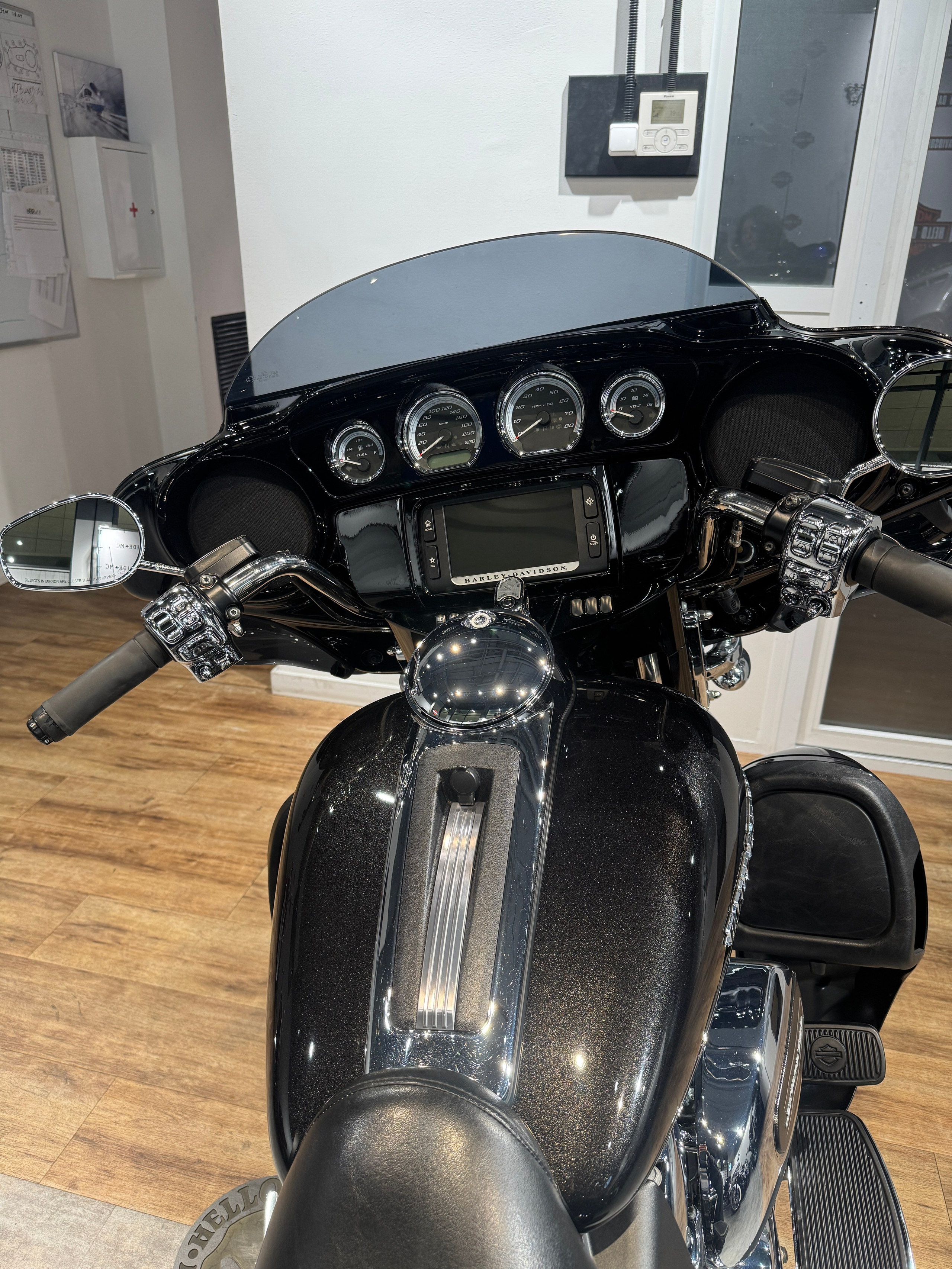 Мотоциклы Harley-Davidson 2017 Electra Glide Limited (Black Tempest) (Touring)  — купить мотоцикл. Hello Davidson, Москва. Только хорошие мотоциклы…