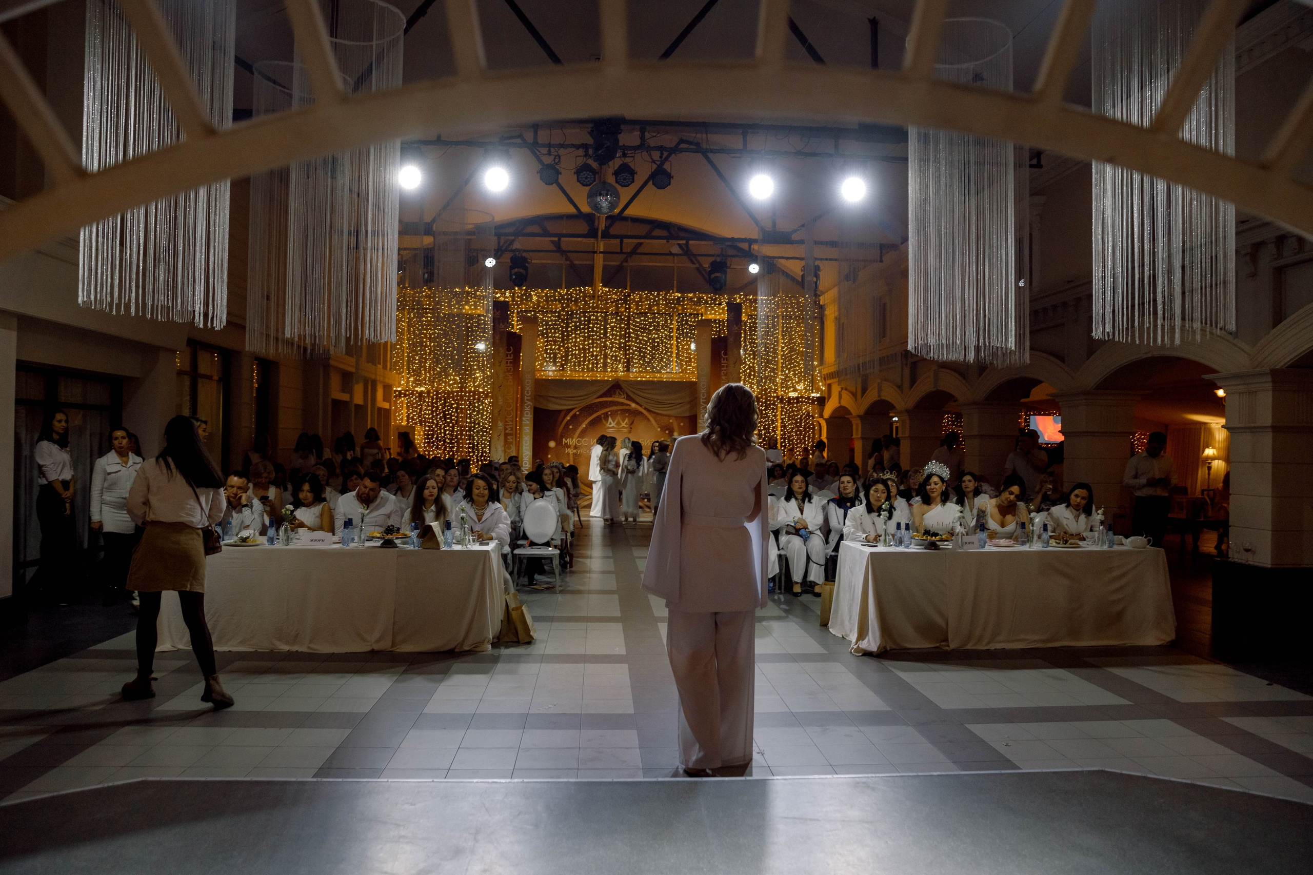 Мисс и Миссис Бизнес Иркутск 2025 (открытие, рест. Париж). Свадебный фотограф Иркутск, репортажный фотограф Иркутск