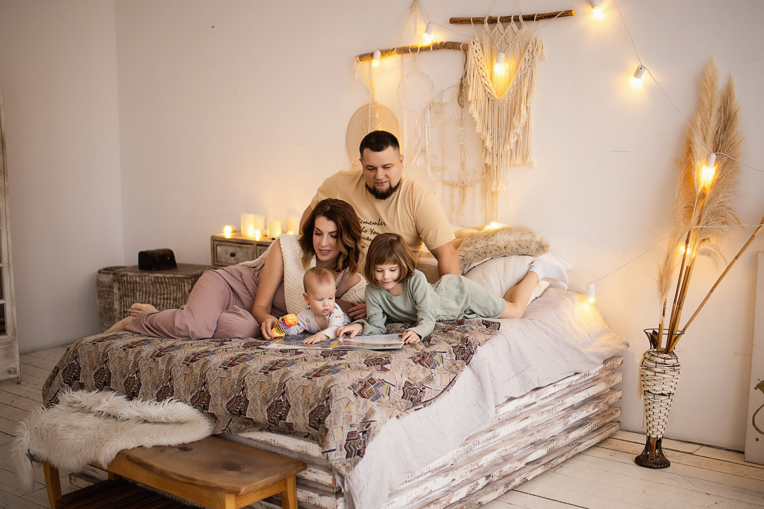 Новогодняя семейная фотосессия в зале Люмен. Семейный и свадебный фотограф Москва Канделаки Ольга